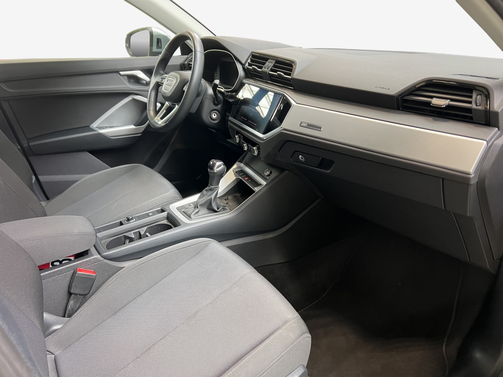 AUDI Q3 35 TFSI Attraction S-tronic-image-13
