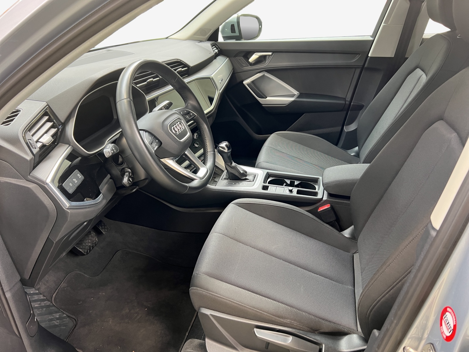 AUDI Q3 35 TFSI Attraction S-tronic-image-7