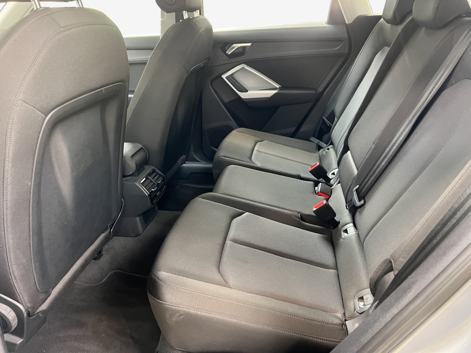AUDI Q3 35 TFSI Attraction S-tronic-image-11