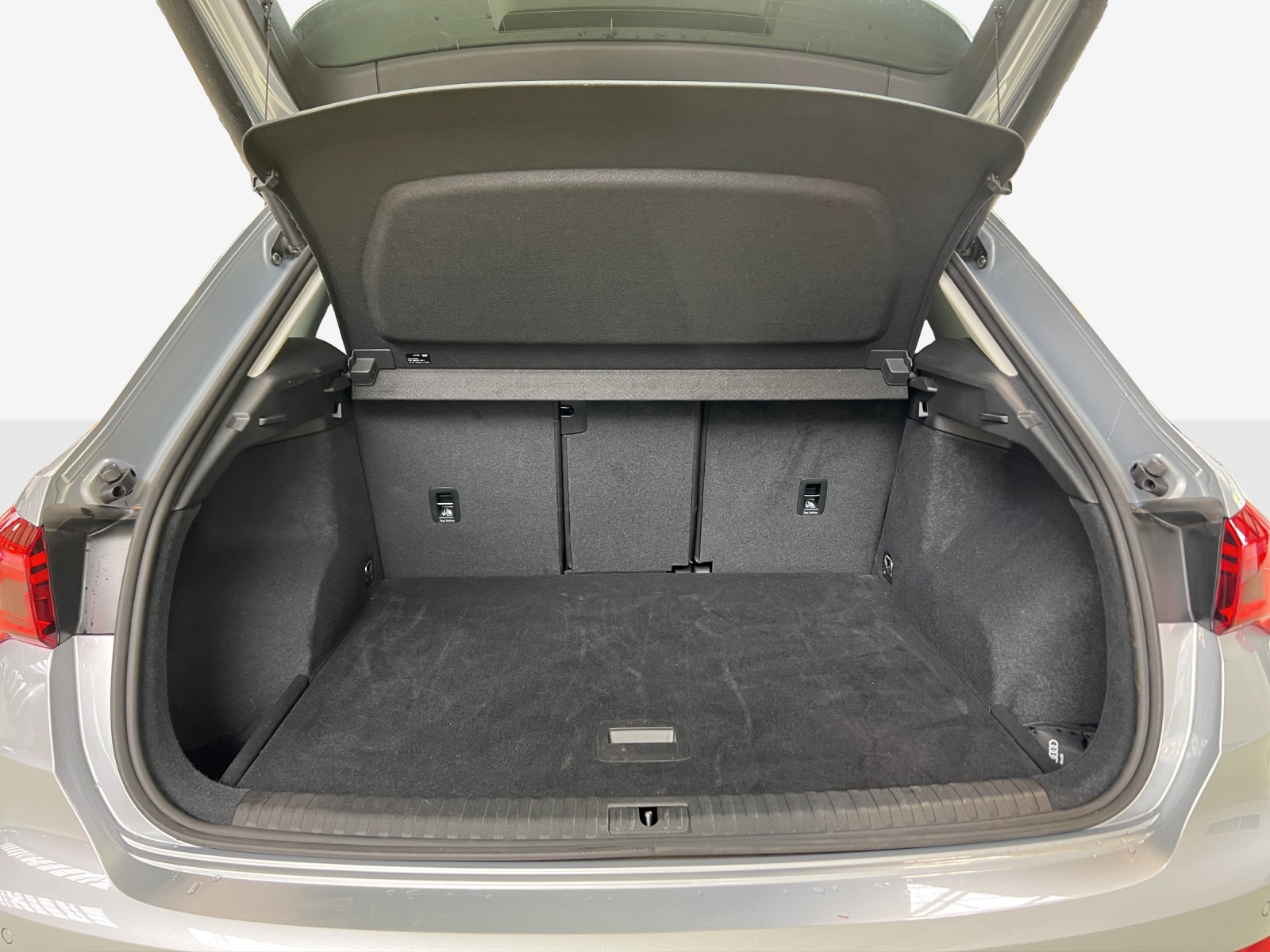 AUDI Q3 35 TFSI Attraction S-tronic-image-12