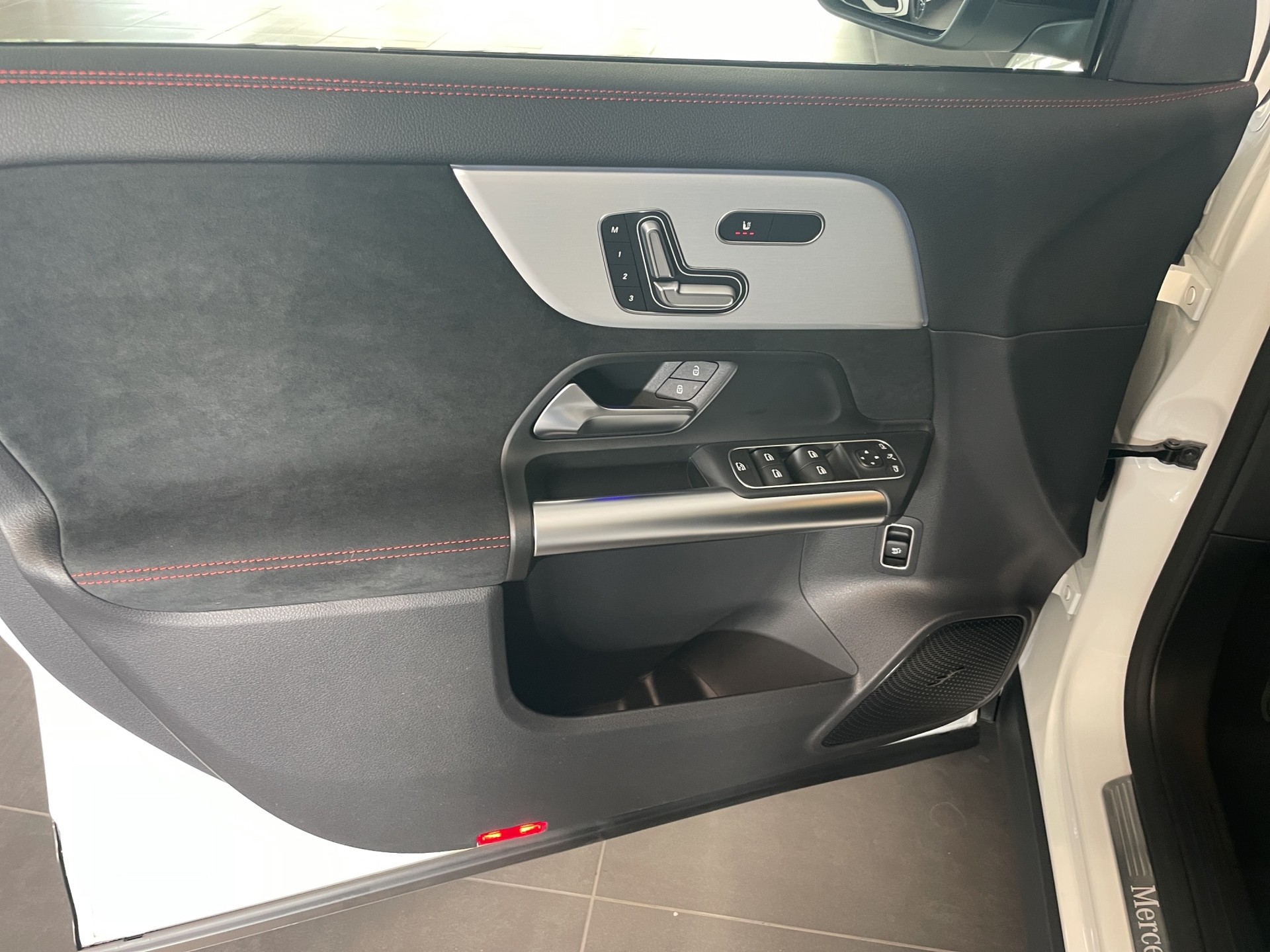 MERCEDES-BENZ GLA 220d 4Matic 8G-DCTSwiss Star-image-11