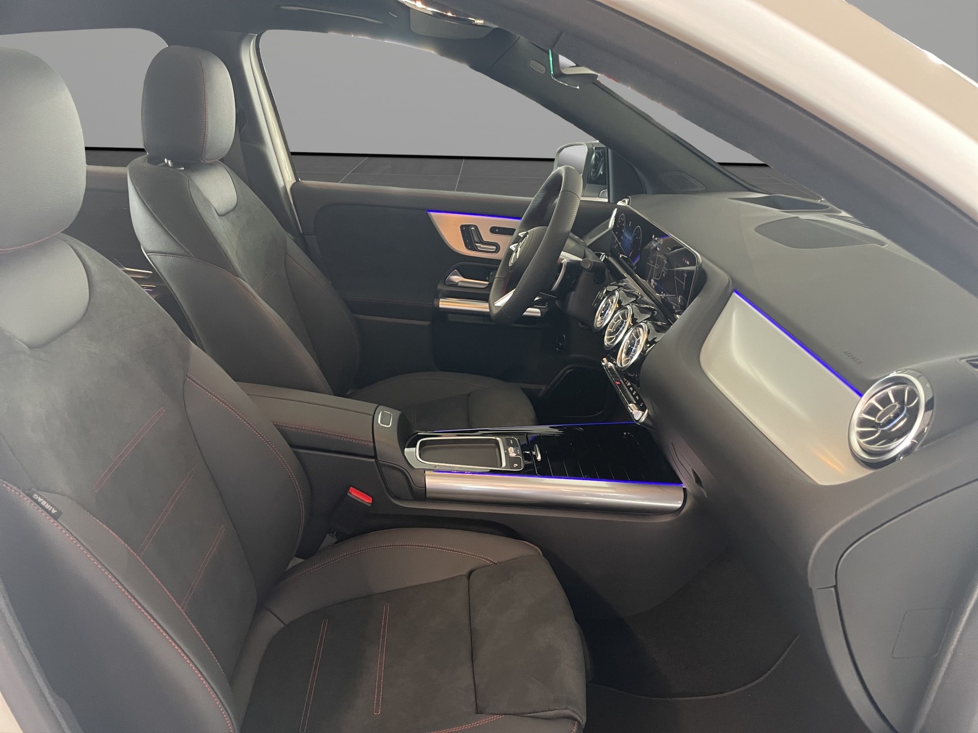 MERCEDES-BENZ GLA 220d 4Matic 8G-DCTSwiss Star-image-9