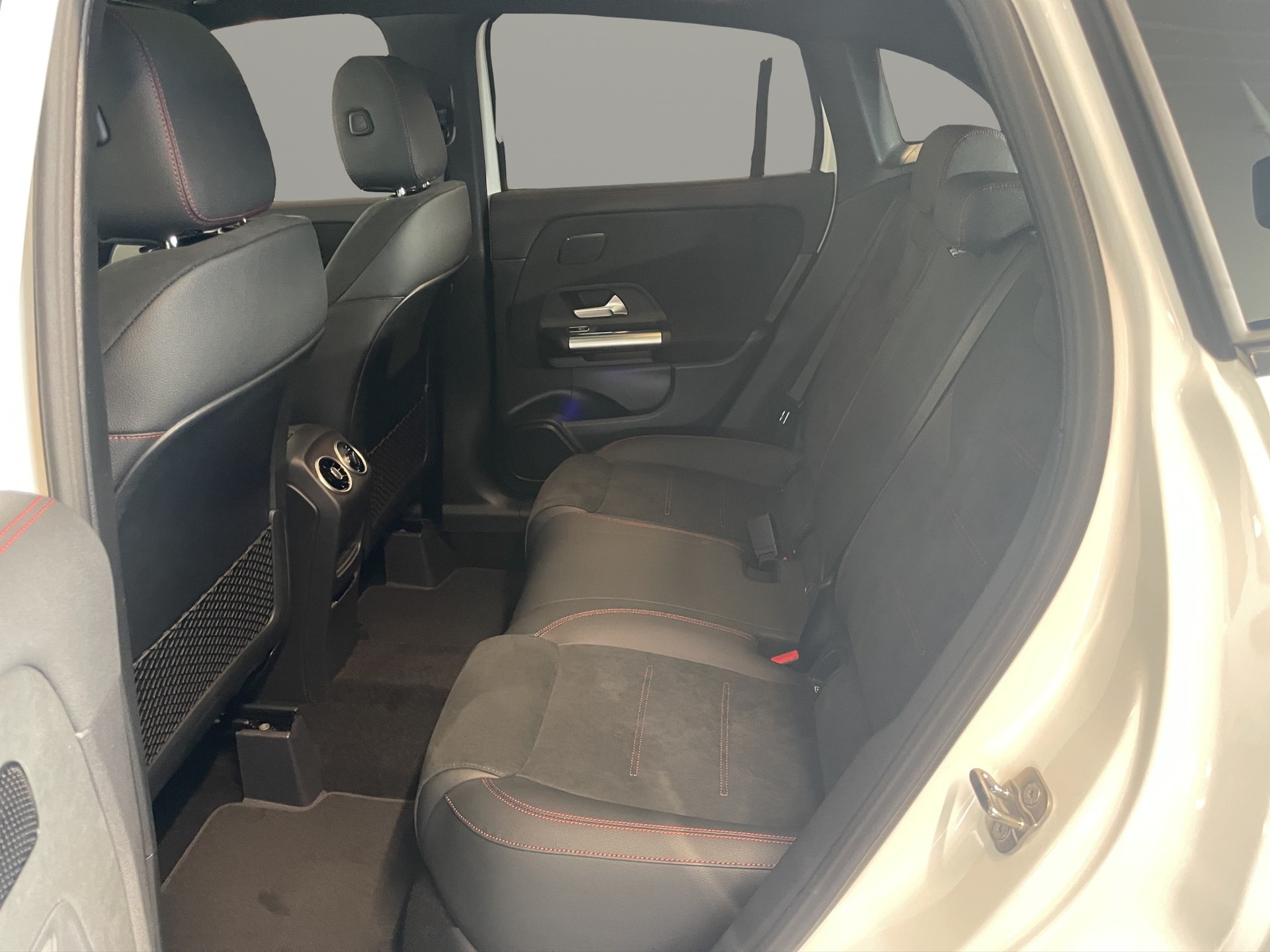 MERCEDES-BENZ GLA 220d 4Matic 8G-DCTSwiss Star-image-10