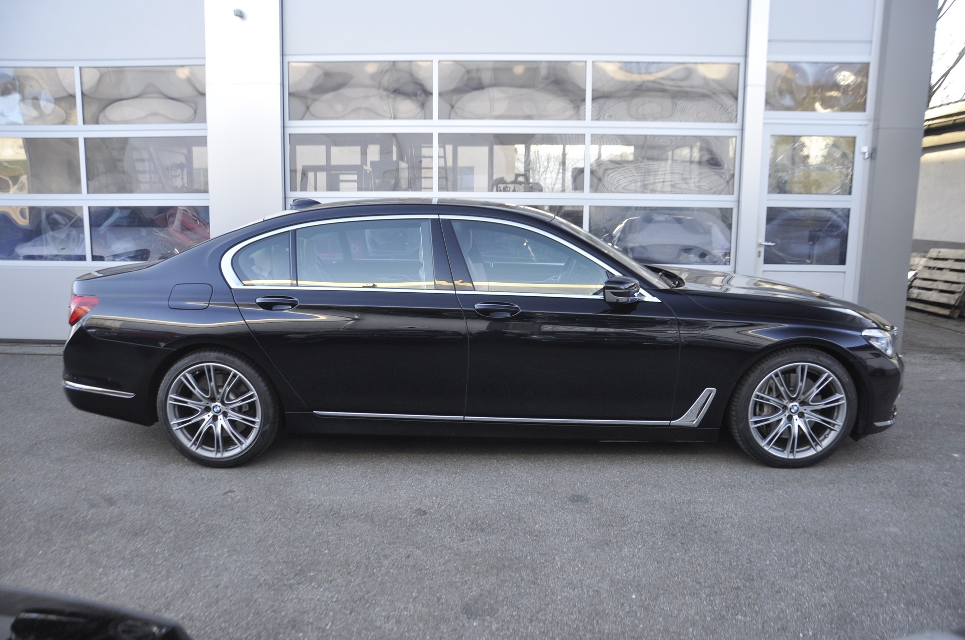 BMW 750Li xDrive Steptronic Pure Excellence-image-1
