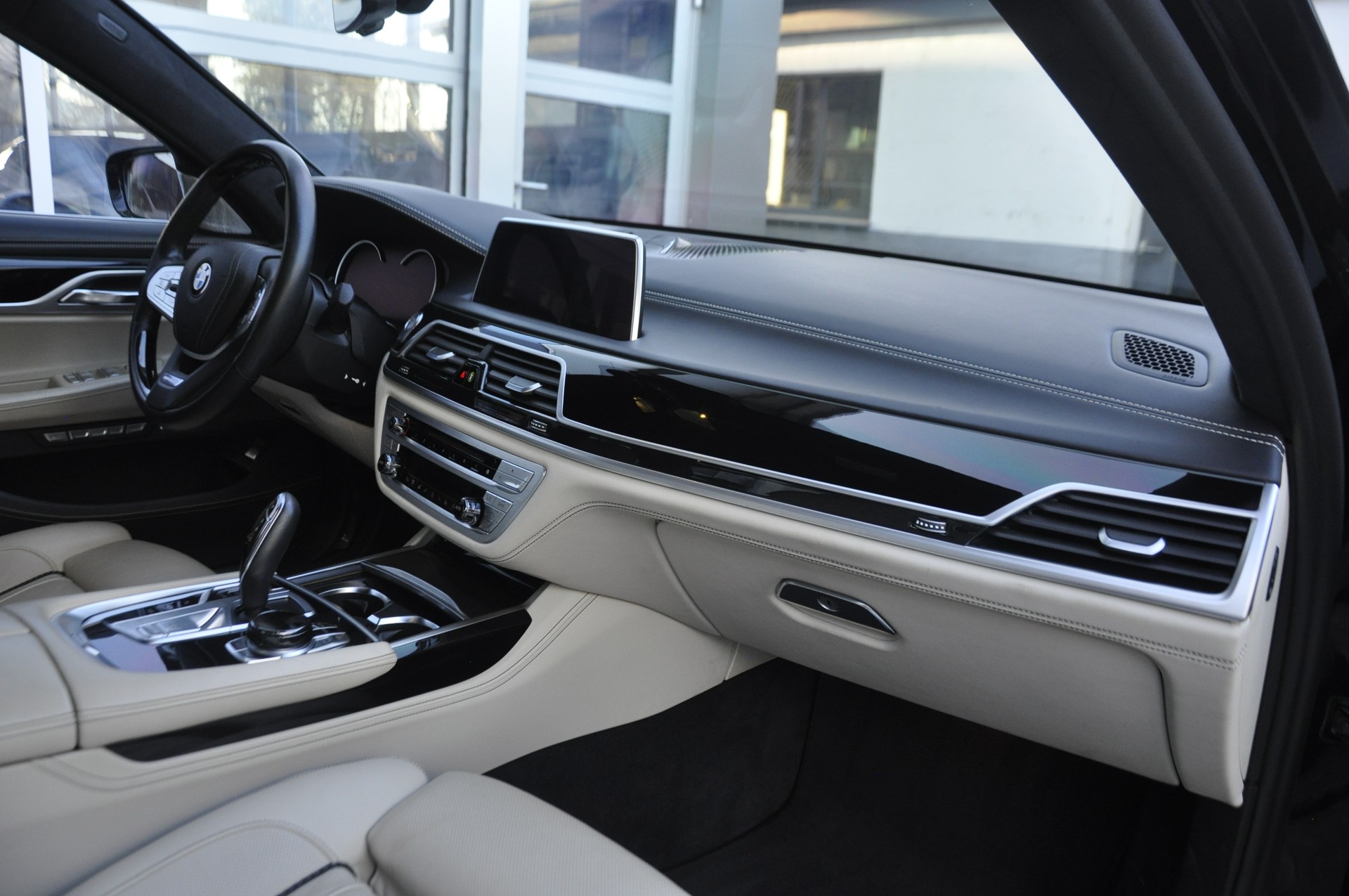 BMW 750Li xDrive Steptronic Pure Excellence-image-6