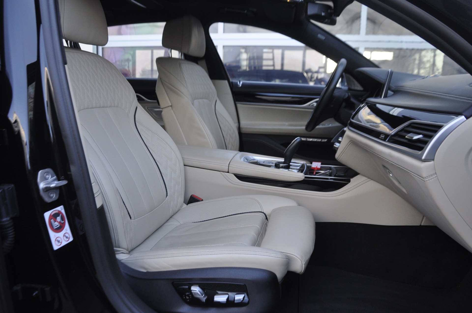 BMW 750Li xDrive Steptronic Pure Excellence-image-7