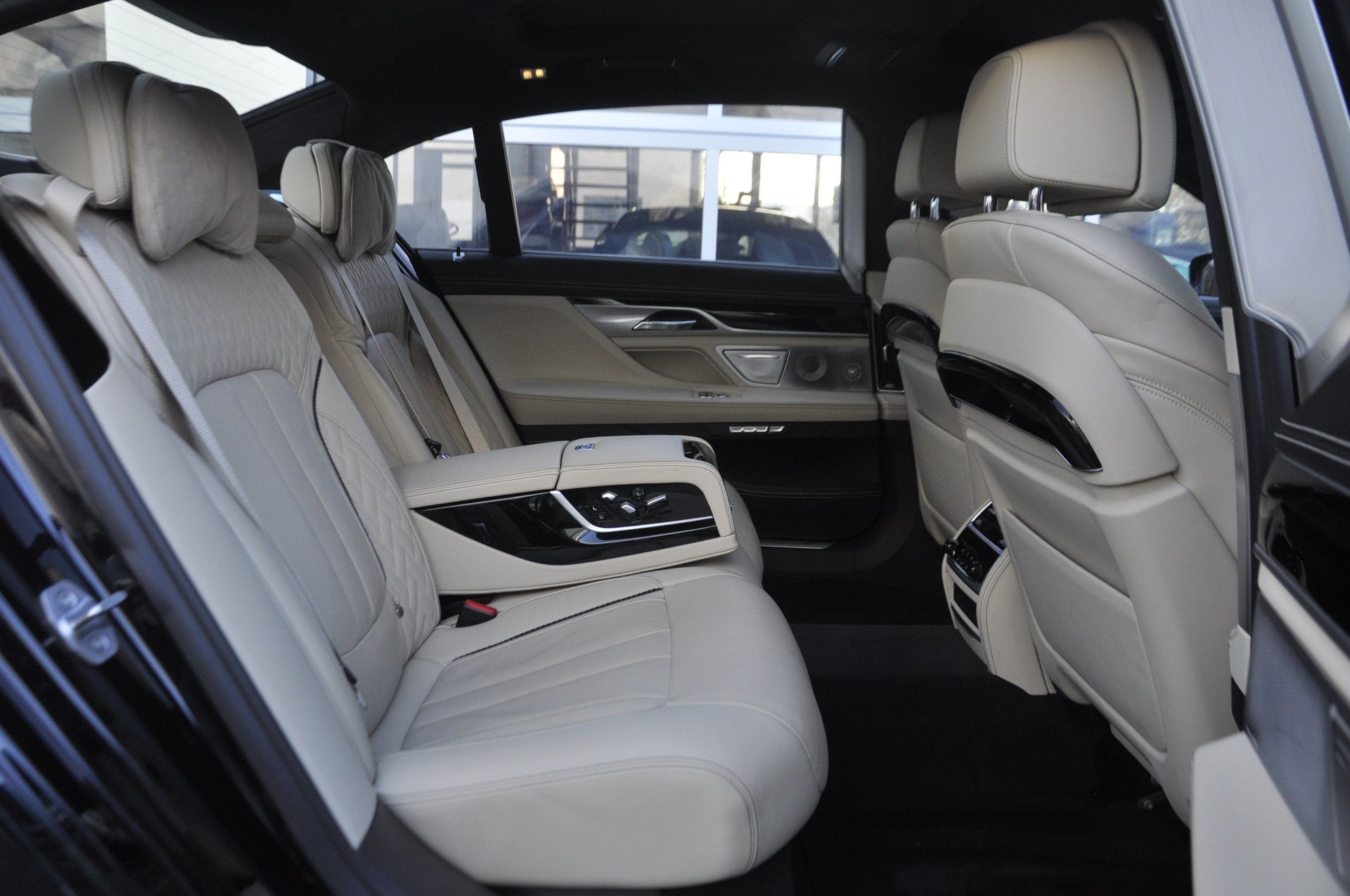 BMW 750Li xDrive Steptronic Pure Excellence-image-9