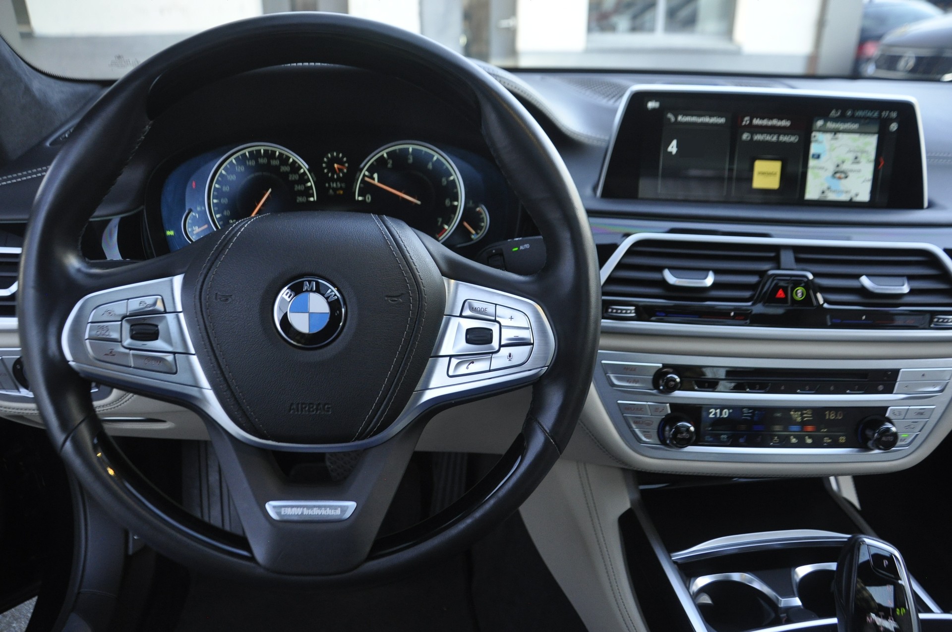 BMW 750Li xDrive Steptronic Pure Excellence-image-11