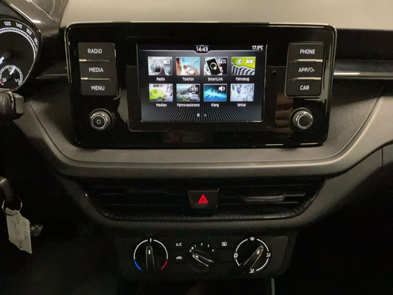SKODA Fabia 1.0 MPI Active-image-9