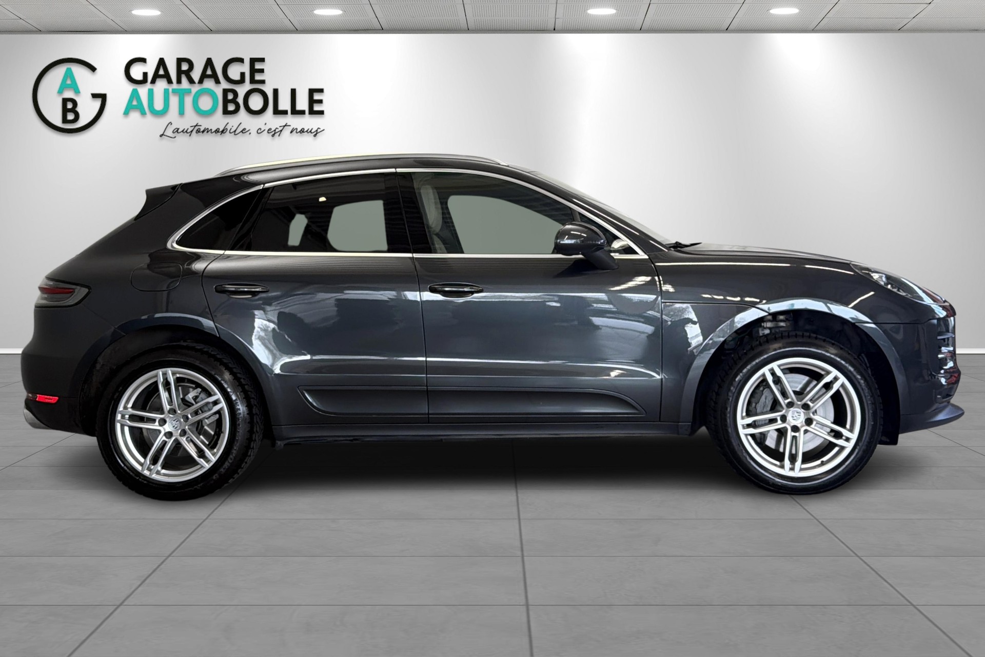 PORSCHE Macan S PDK-showroom-element-2