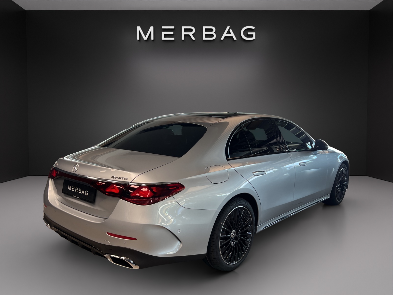 MERCEDES-BENZ E 220 d 4Matic-image-5