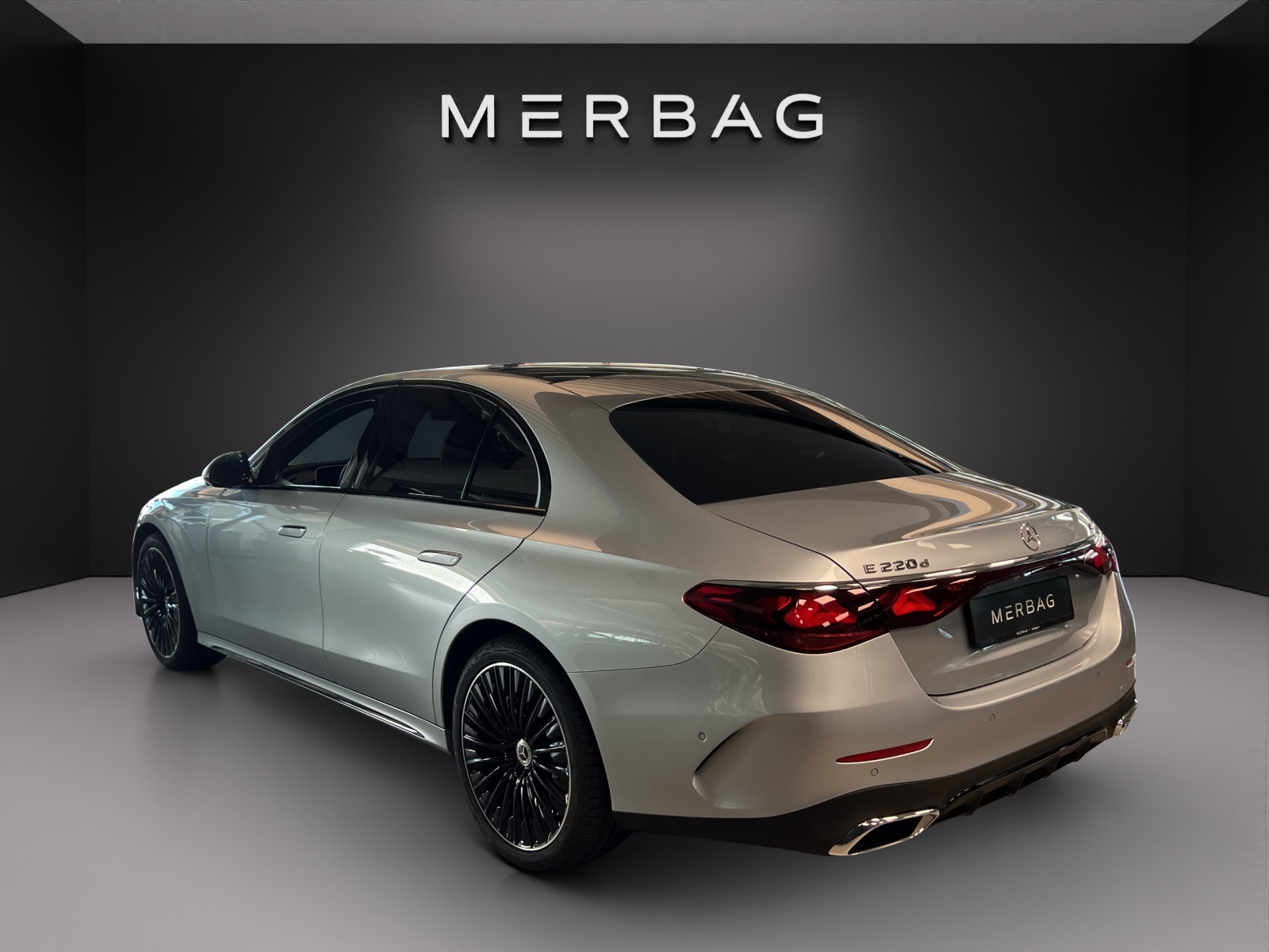MERCEDES-BENZ E 220 d 4Matic-image-3