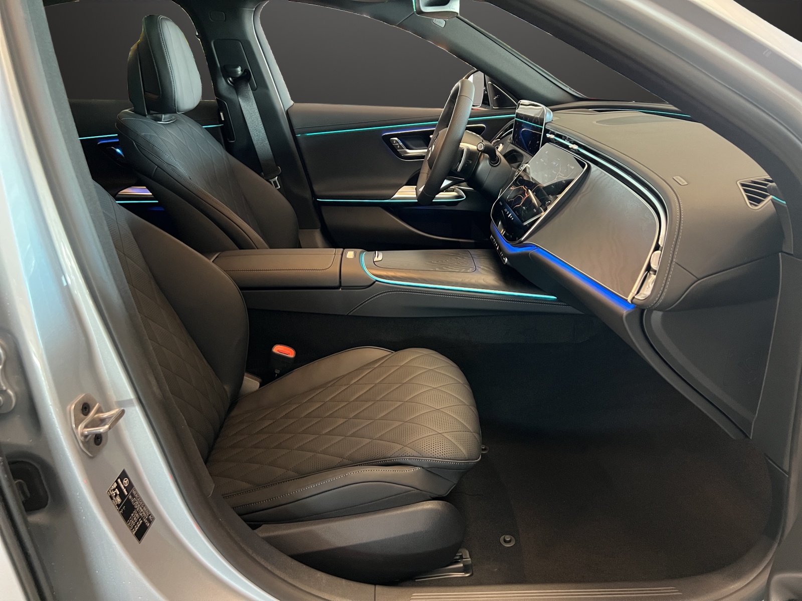 MERCEDES-BENZ E 220 d 4Matic-image-10