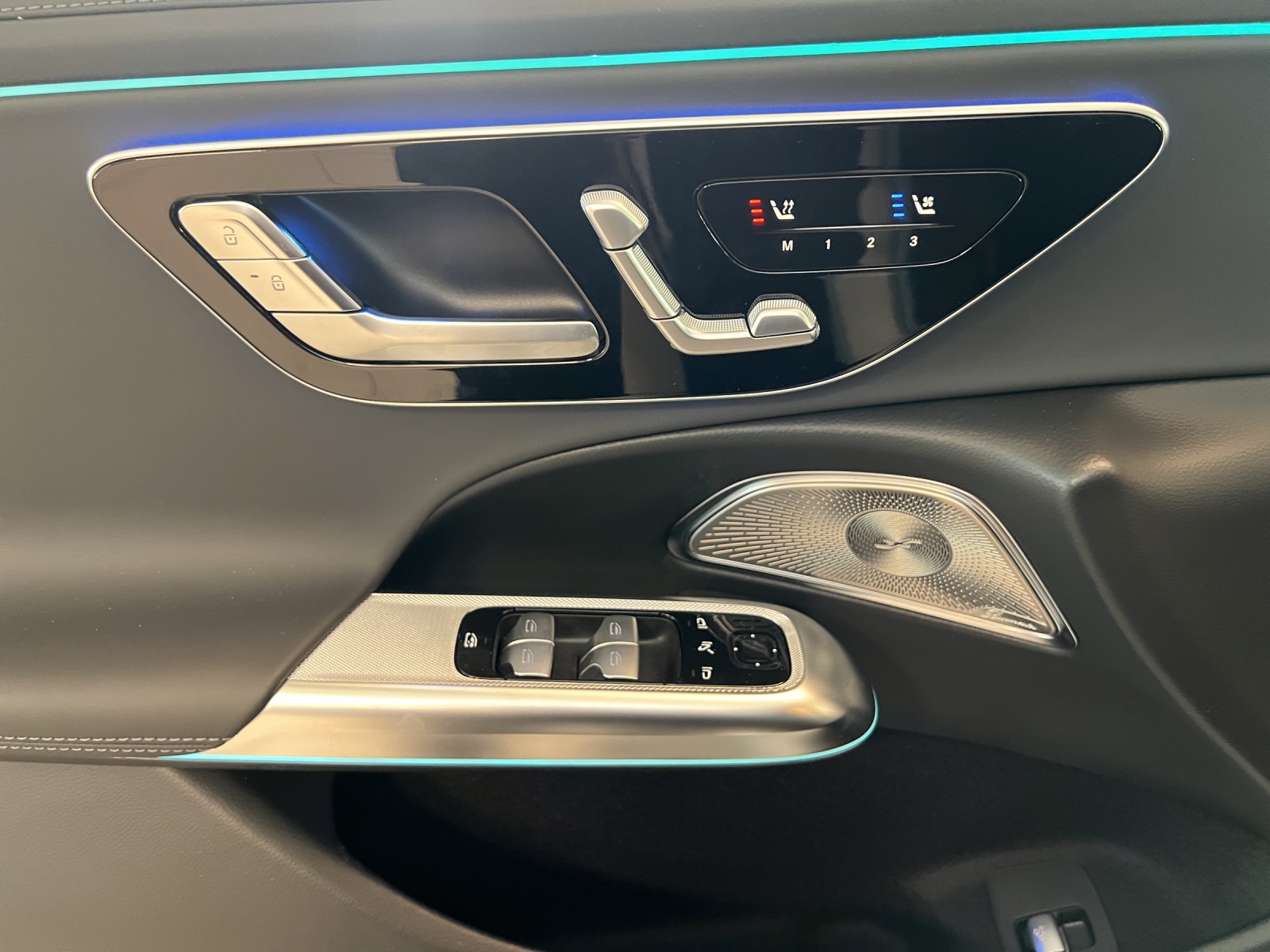 MERCEDES-BENZ E 220 d 4Matic-image-12