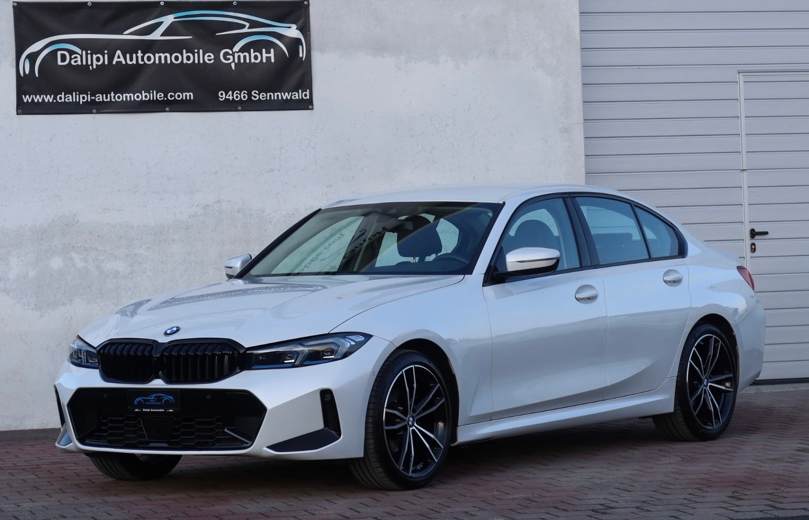 BMW 318i Steptronic M Sport-showroom-element-3