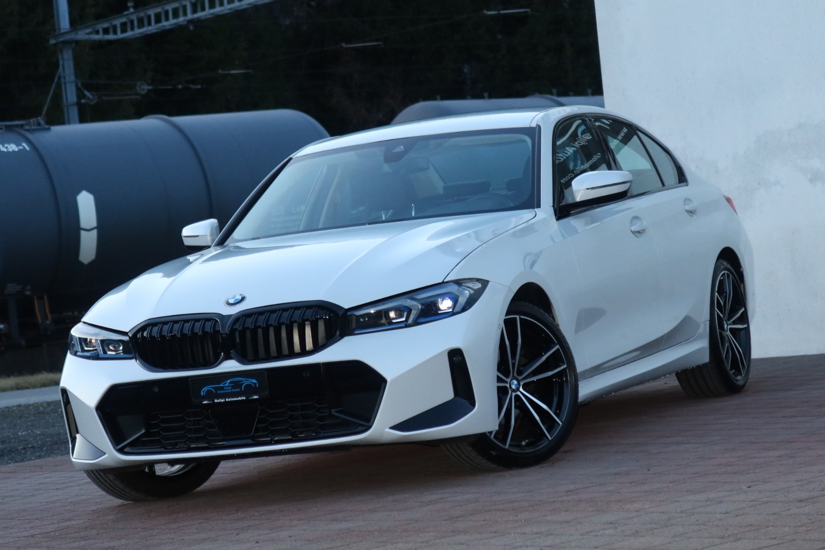 BMW 318i Steptronic M Sport-showroom-element-2