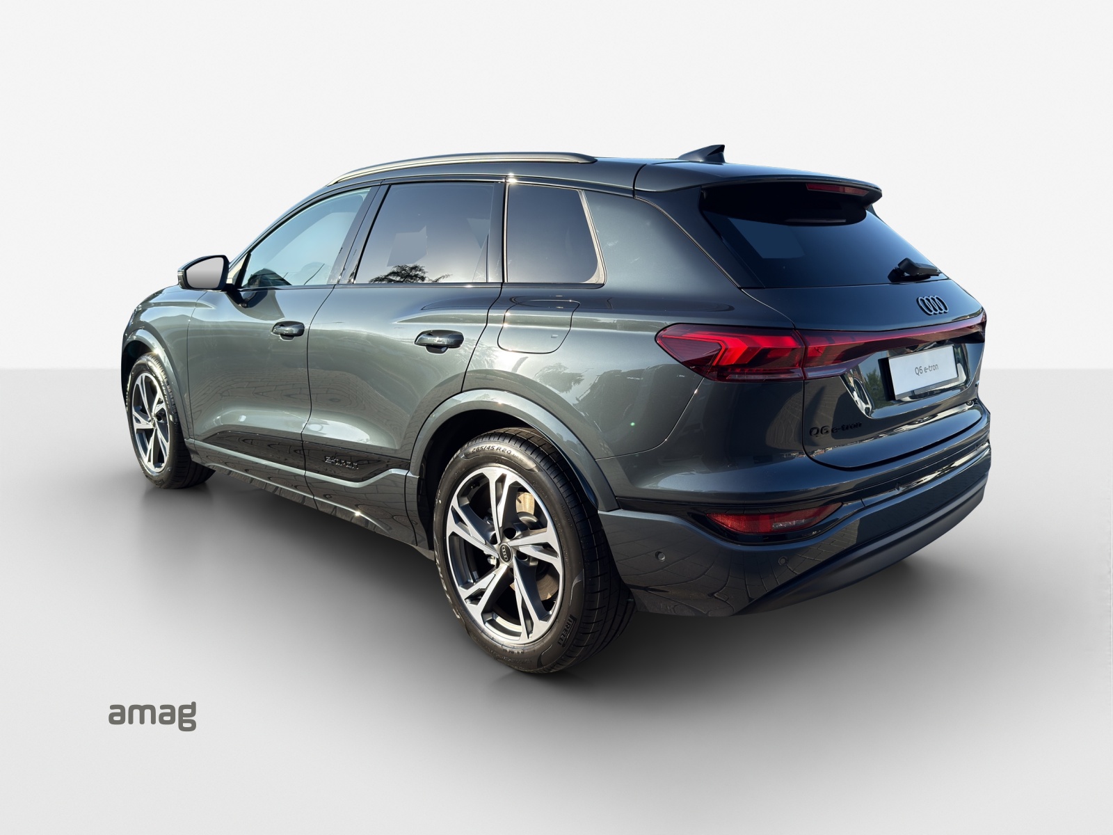 AUDI Q6 e-tron quattro-image-2