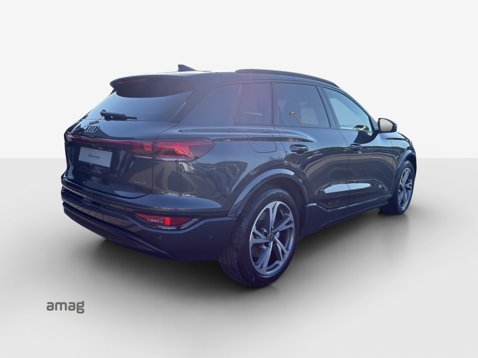AUDI Q6 e-tron quattro-image-4