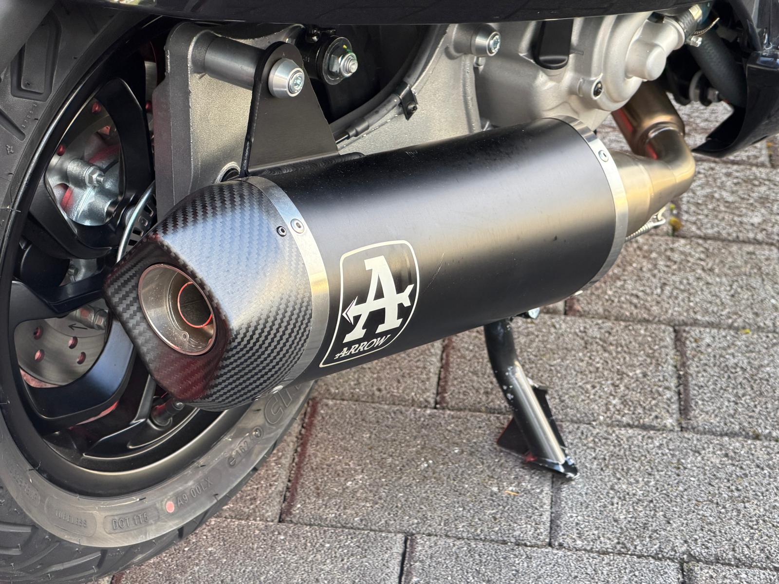 PIAGGIO Vespa GTV 300 Black Edition-image-4