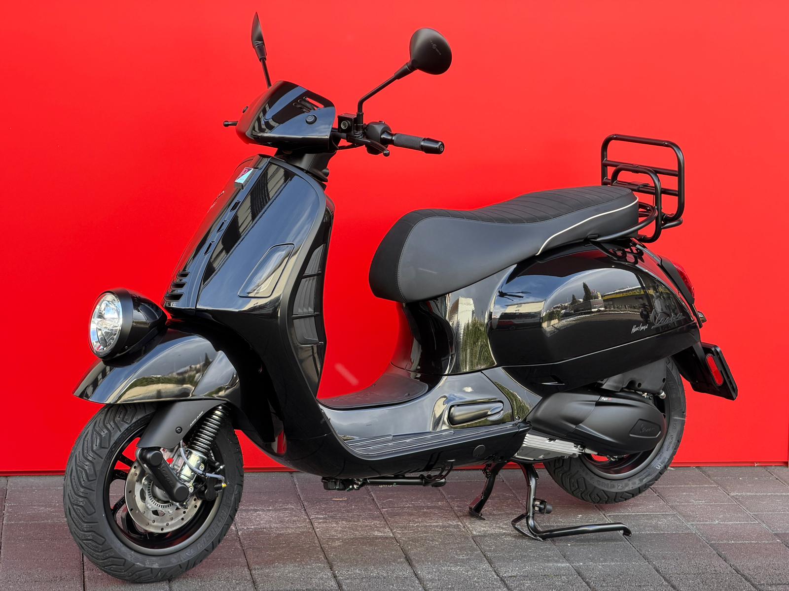 PIAGGIO Vespa GTV 300 Black Edition-showroom-element-3