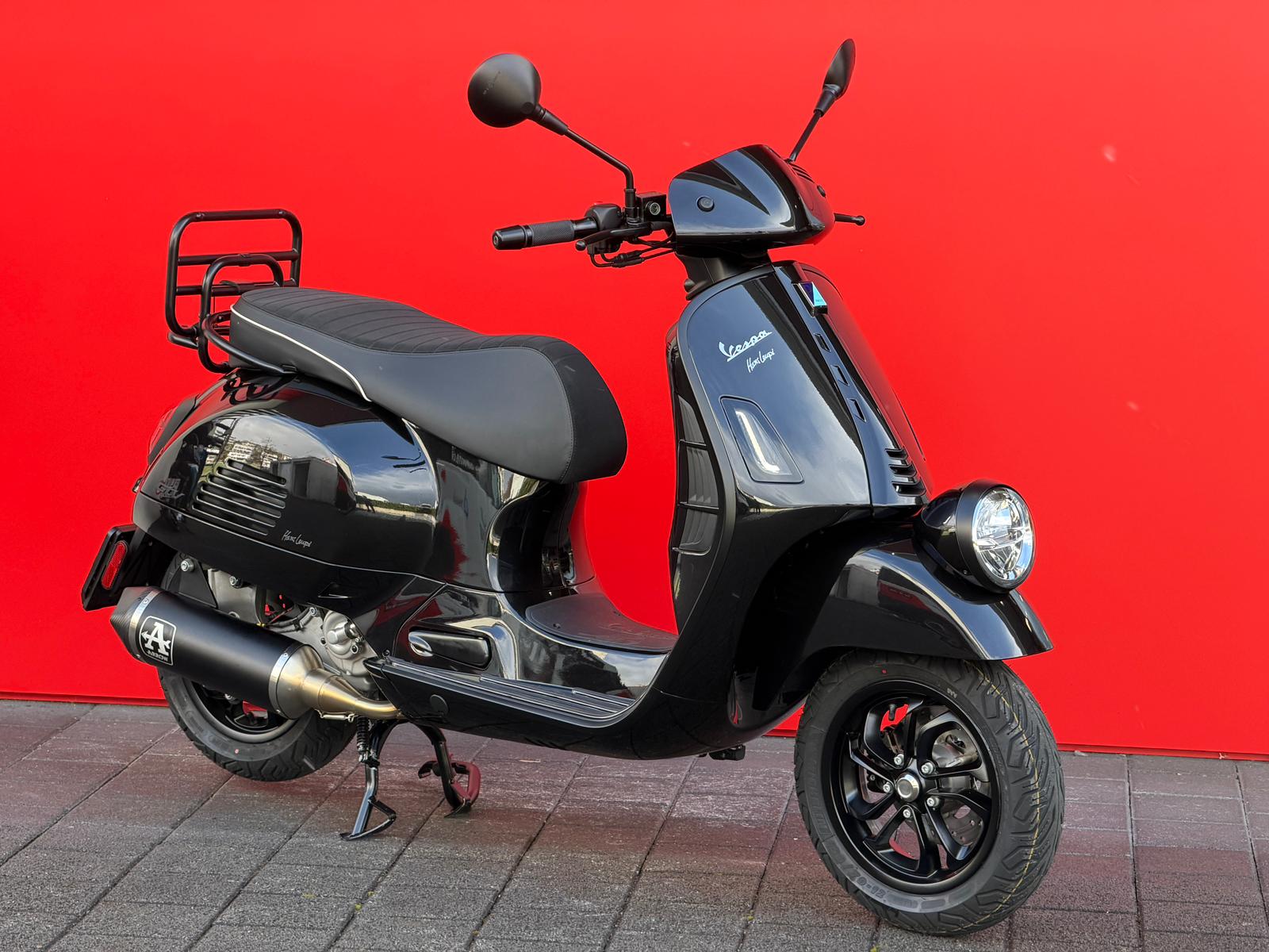 PIAGGIO Vespa GTV 300 Black Edition-showroom-element-1