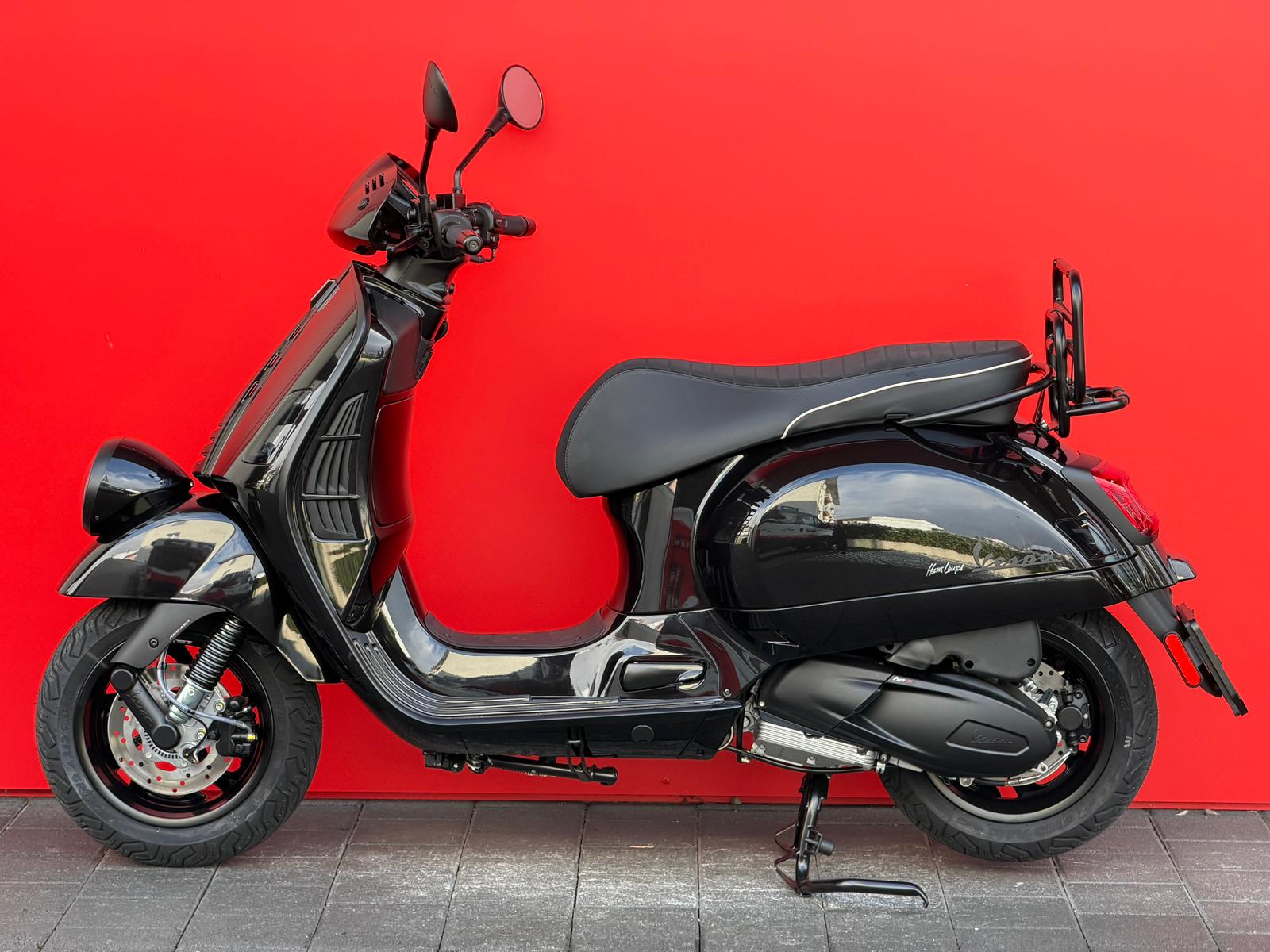 PIAGGIO Vespa GTV 300 Black Edition-showroom-element-2