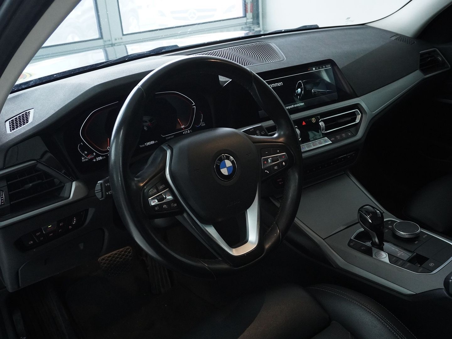BMW 320d xDrive 48V Touring Steptronic-image-2