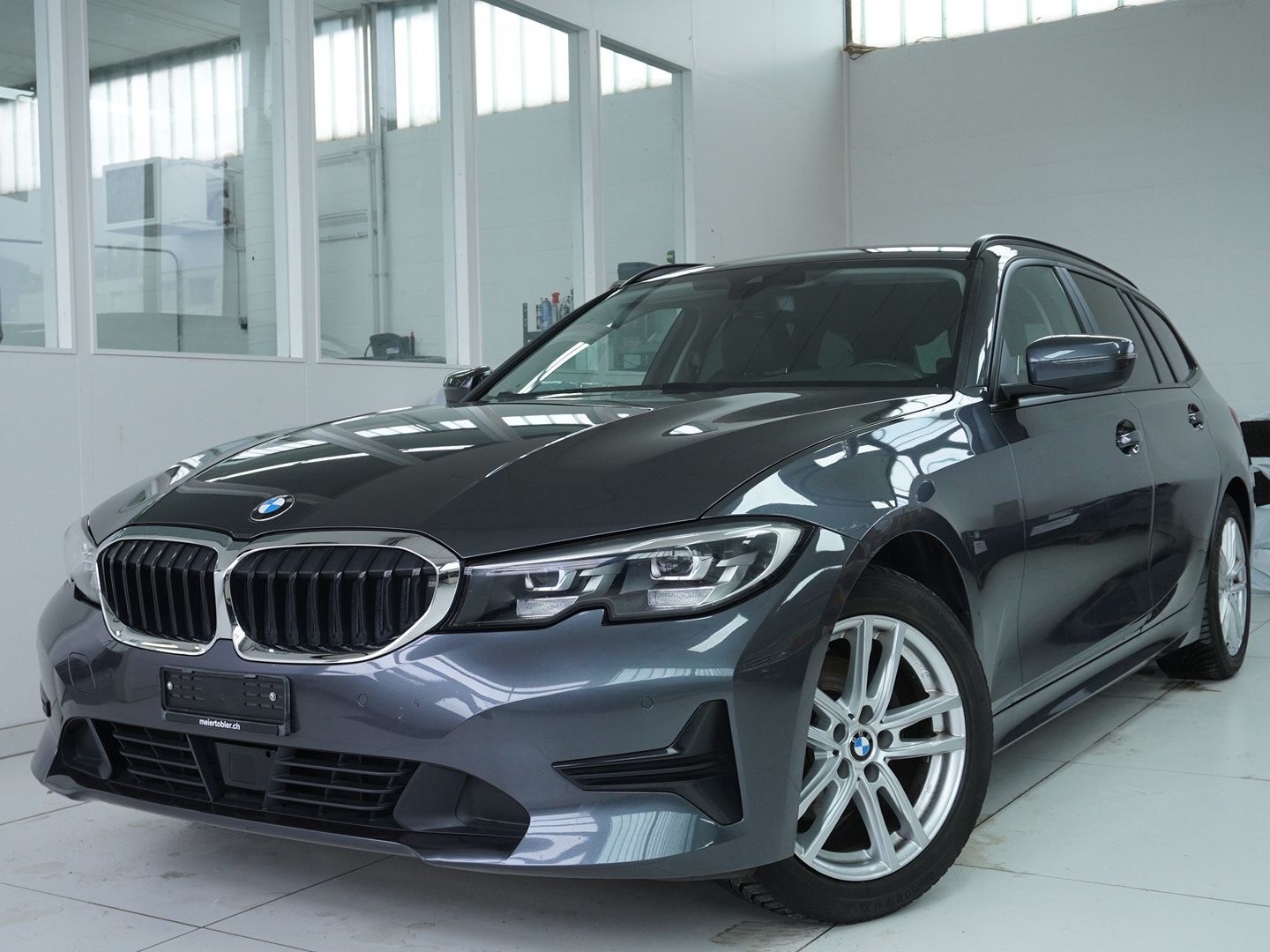 BMW 320d xDrive 48V Touring Steptronic-image-0