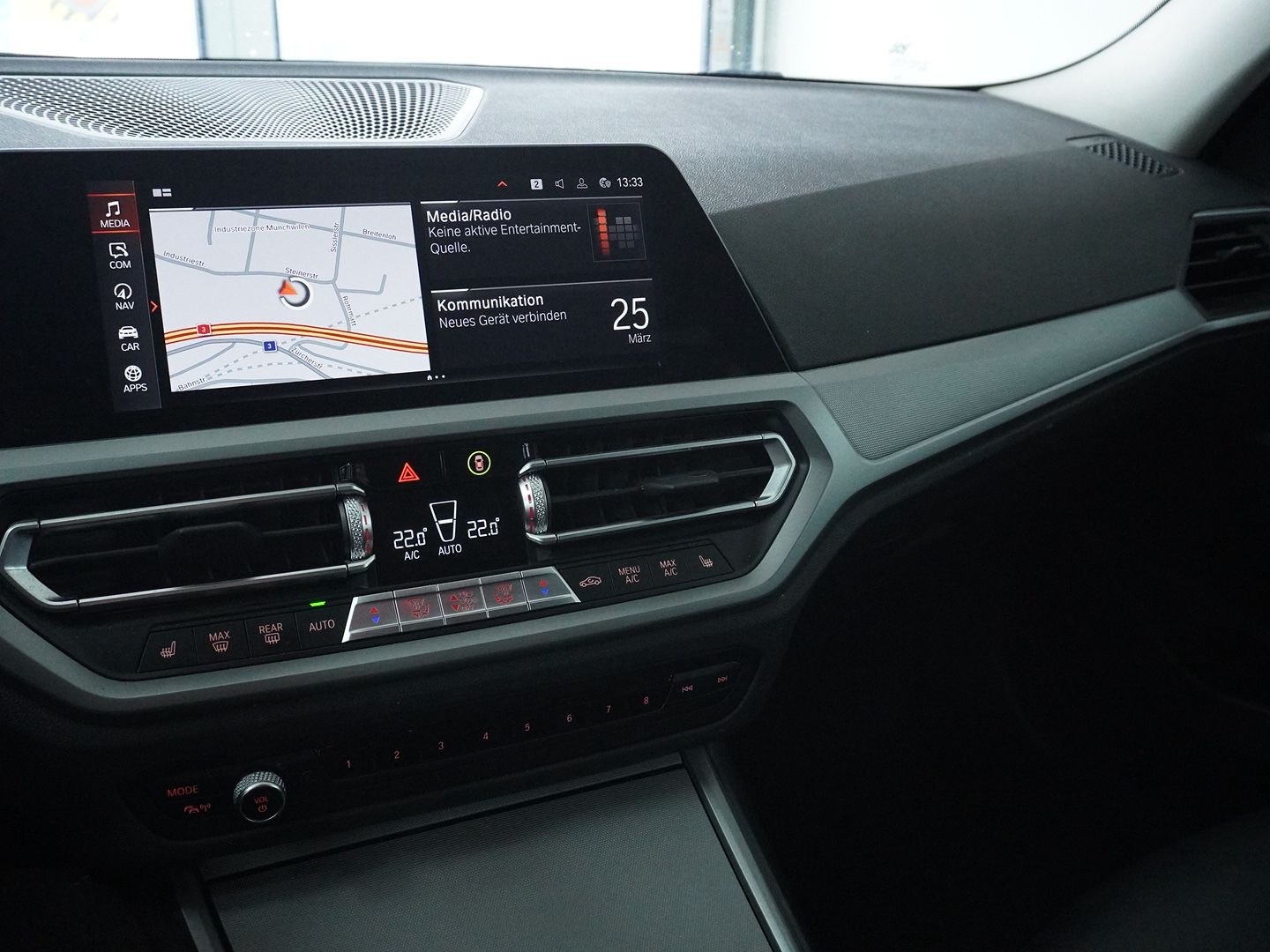 BMW 320d xDrive 48V Touring Steptronic-image-6