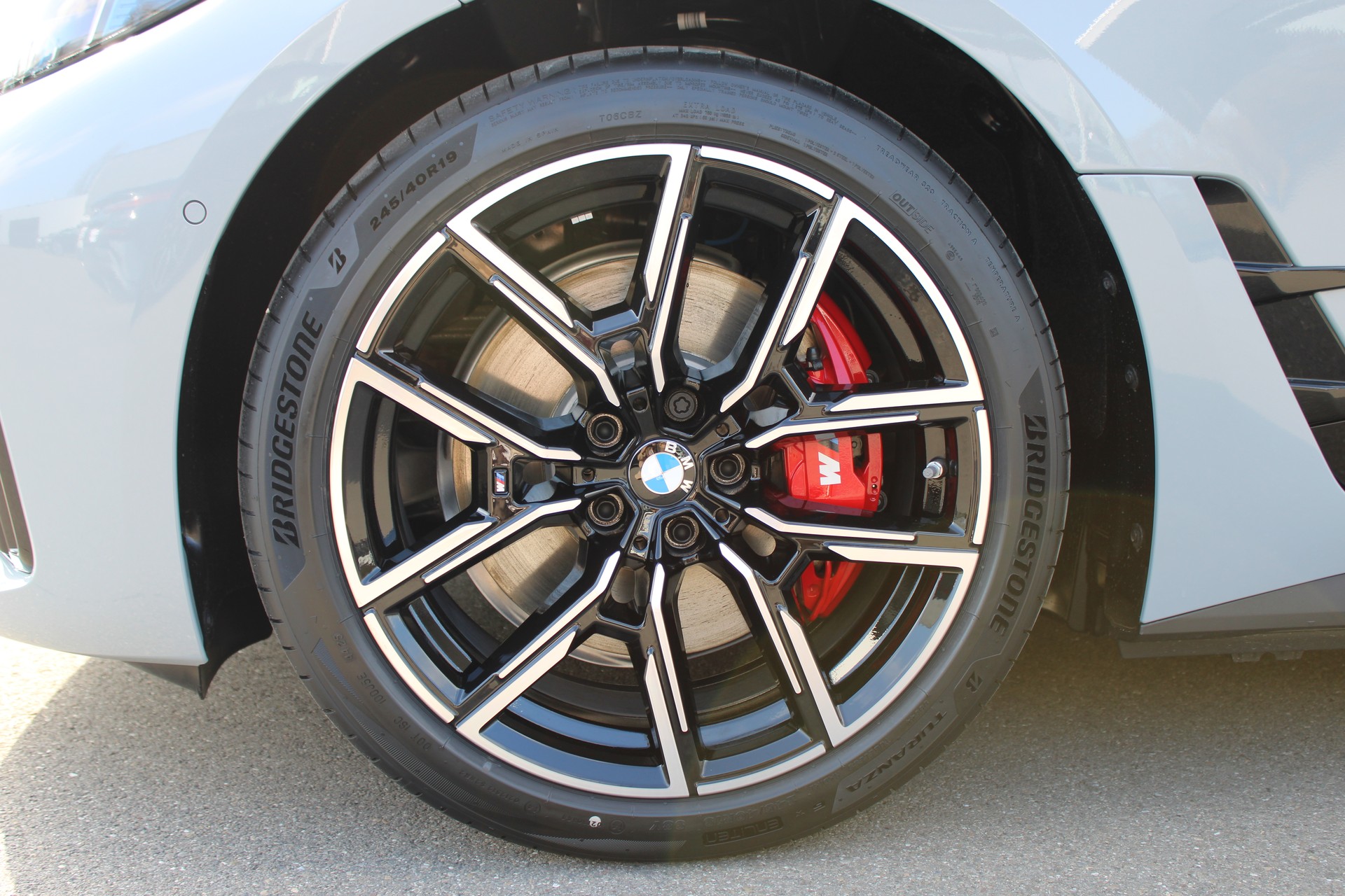 BMW i4 xDrive 40 M Sport Pro-image-4