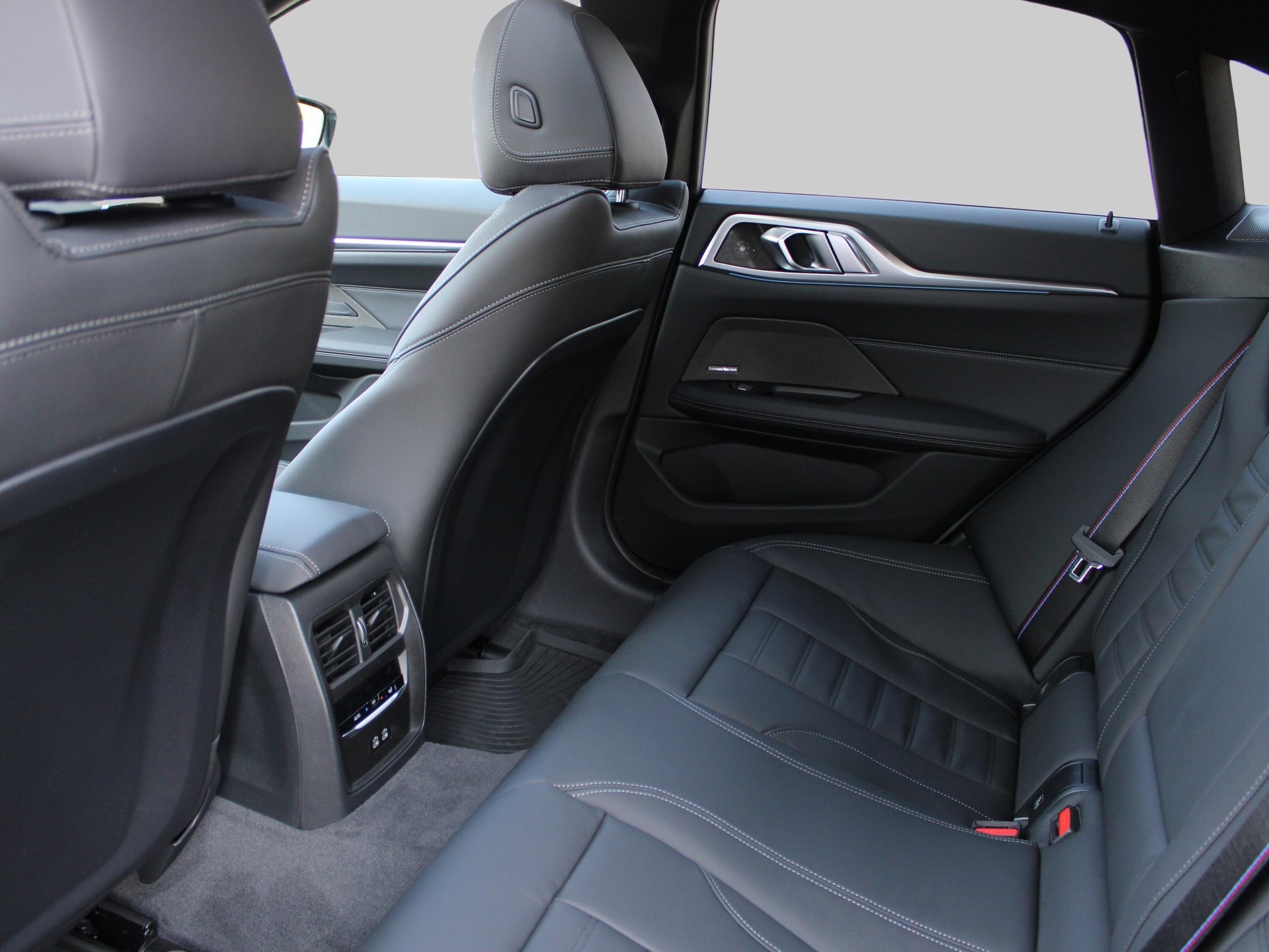BMW i4 xDrive 40 M Sport Pro-image-16
