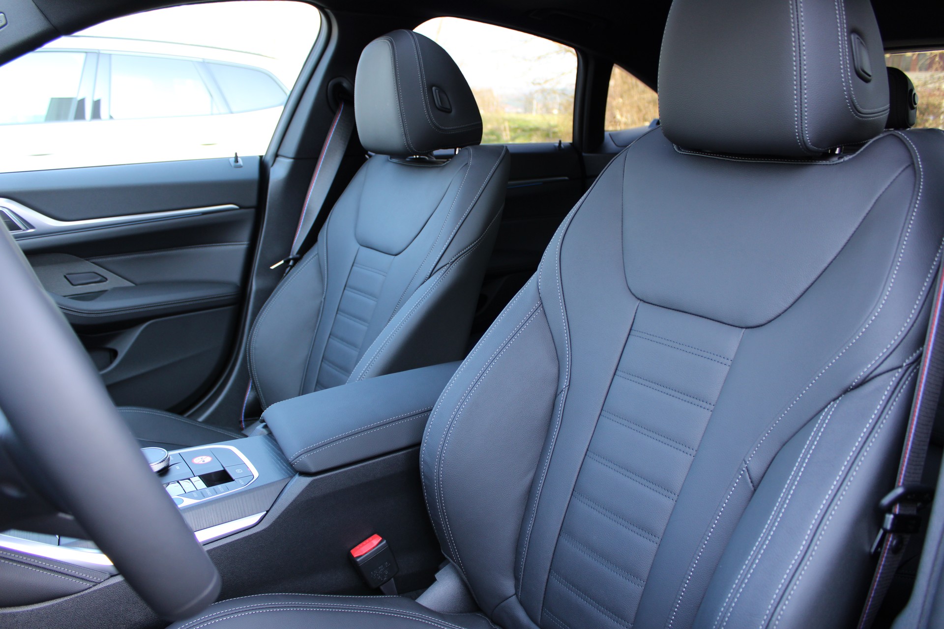 BMW i4 xDrive 40 M Sport Pro-image-8