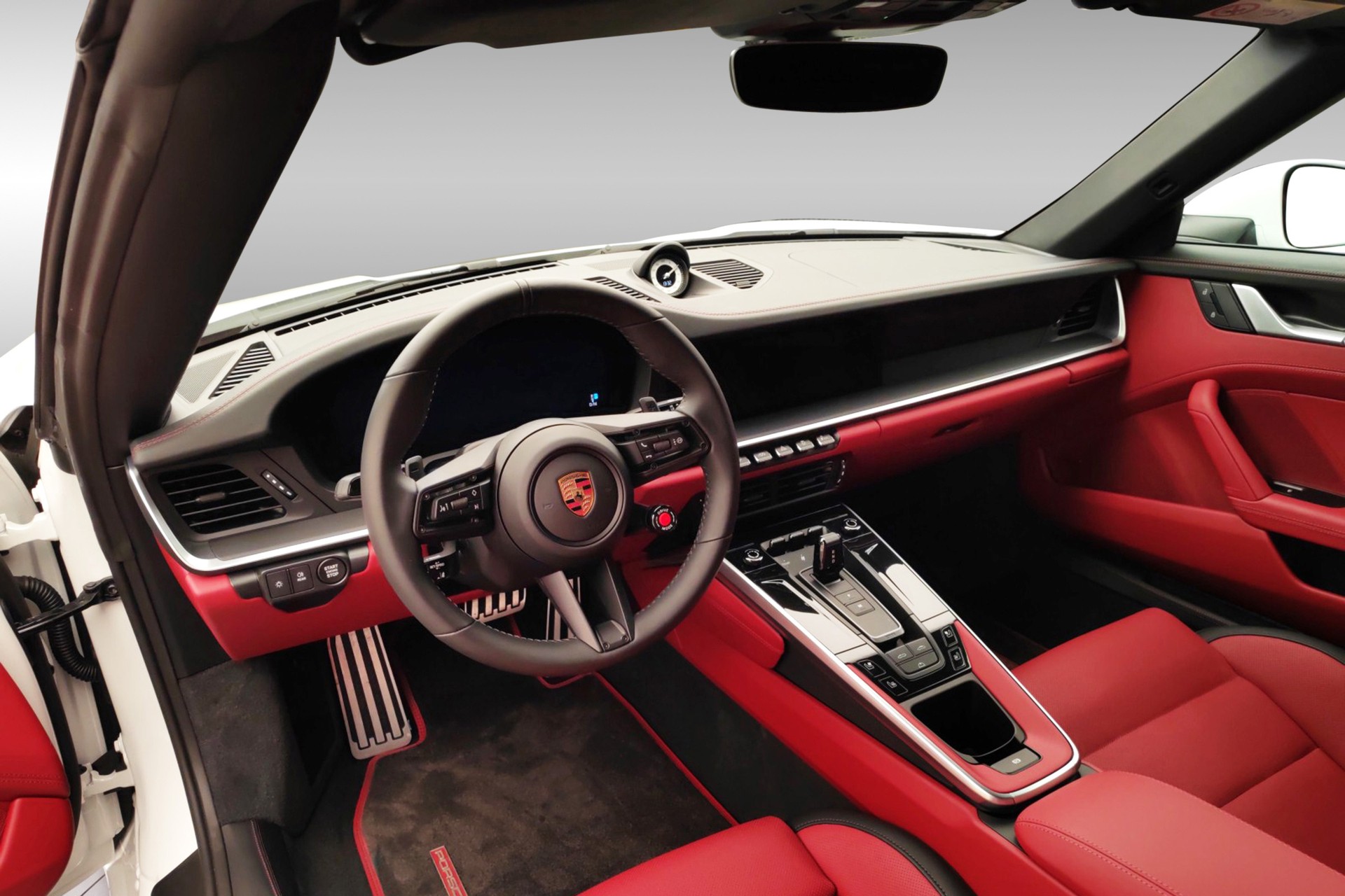 PORSCHE 911 Carrera GTS-image-11