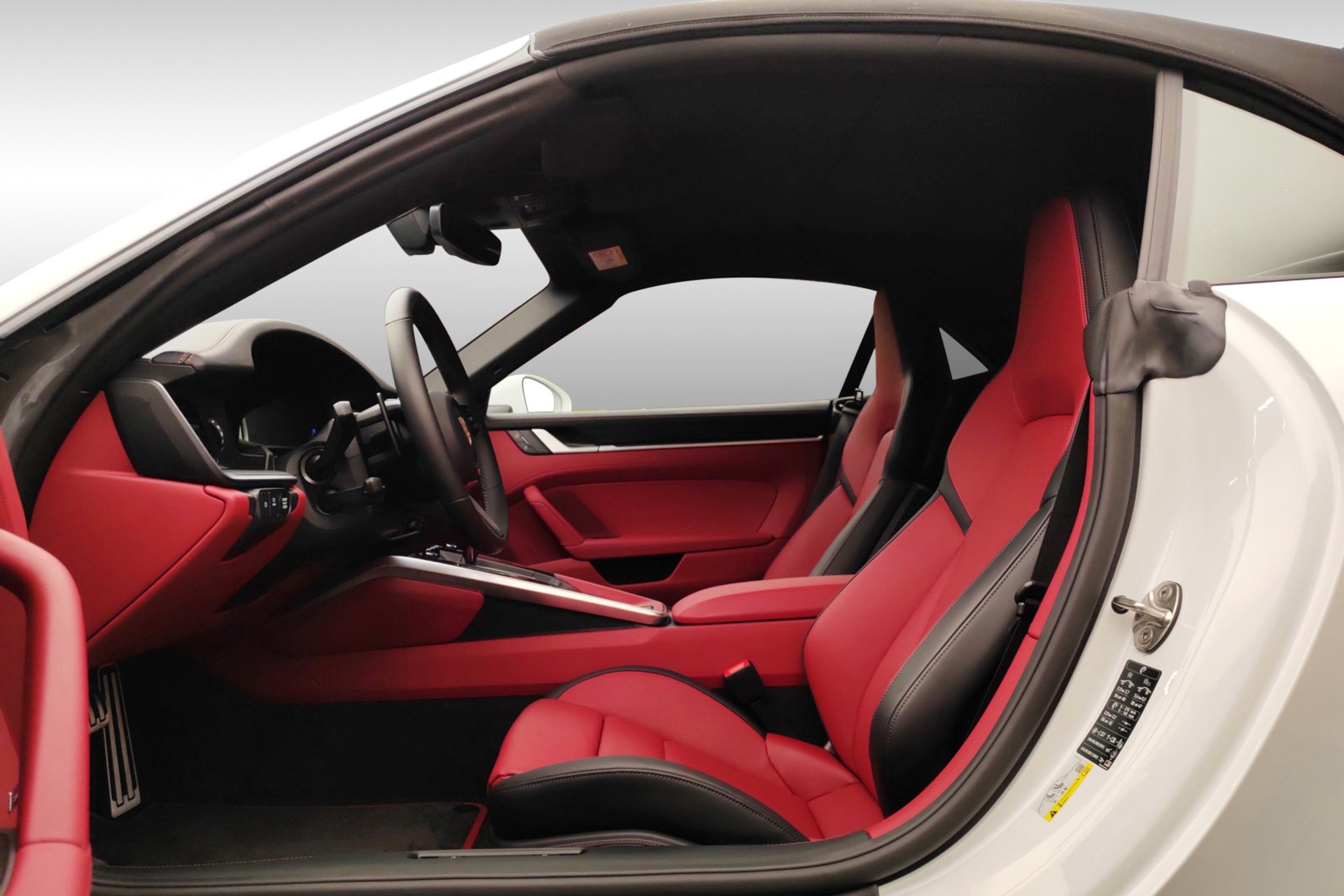 PORSCHE 911 Carrera GTS-image-12