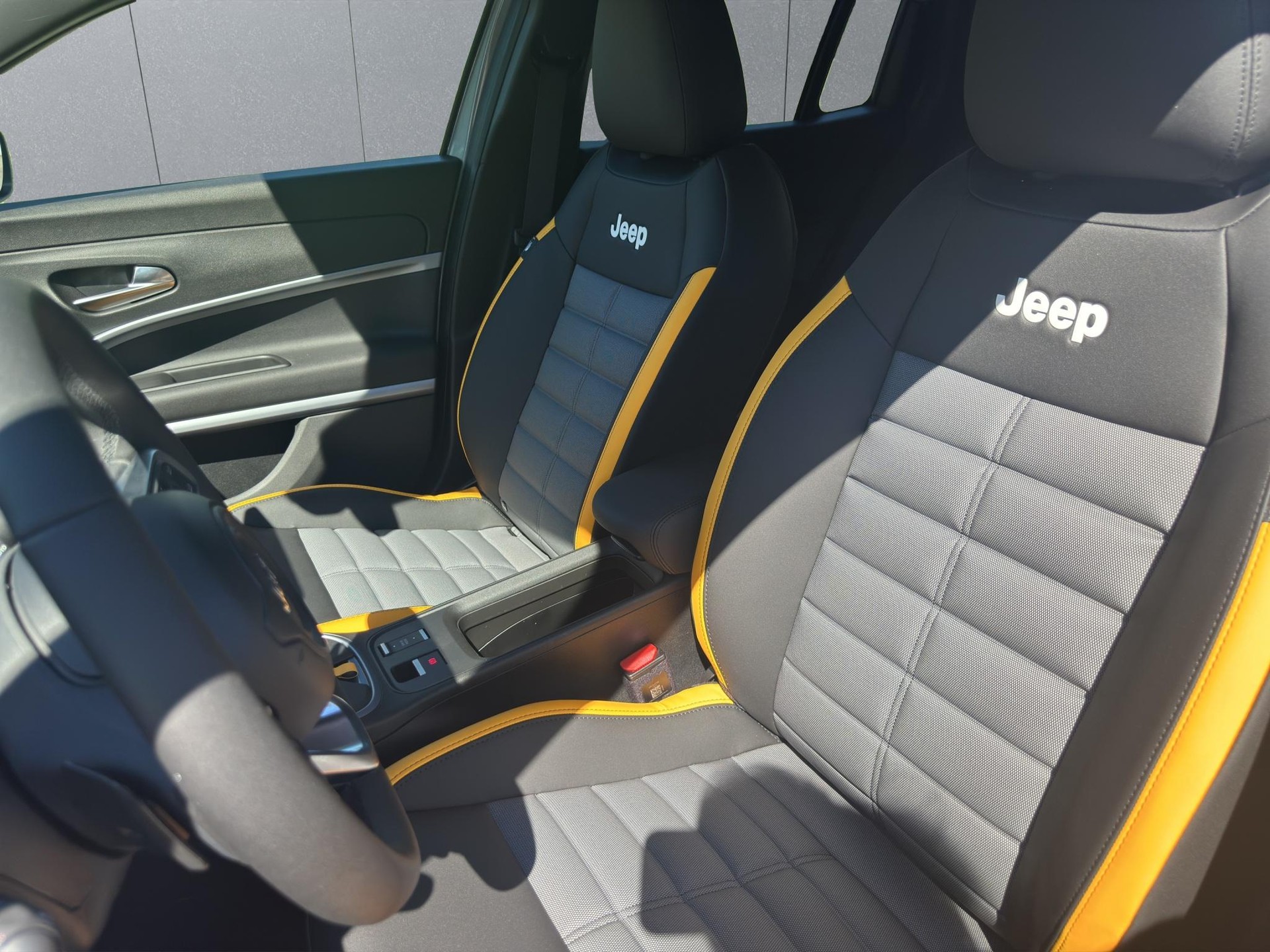 JEEP Avenger 1.2 MHEV The North Face 4xe-image-8