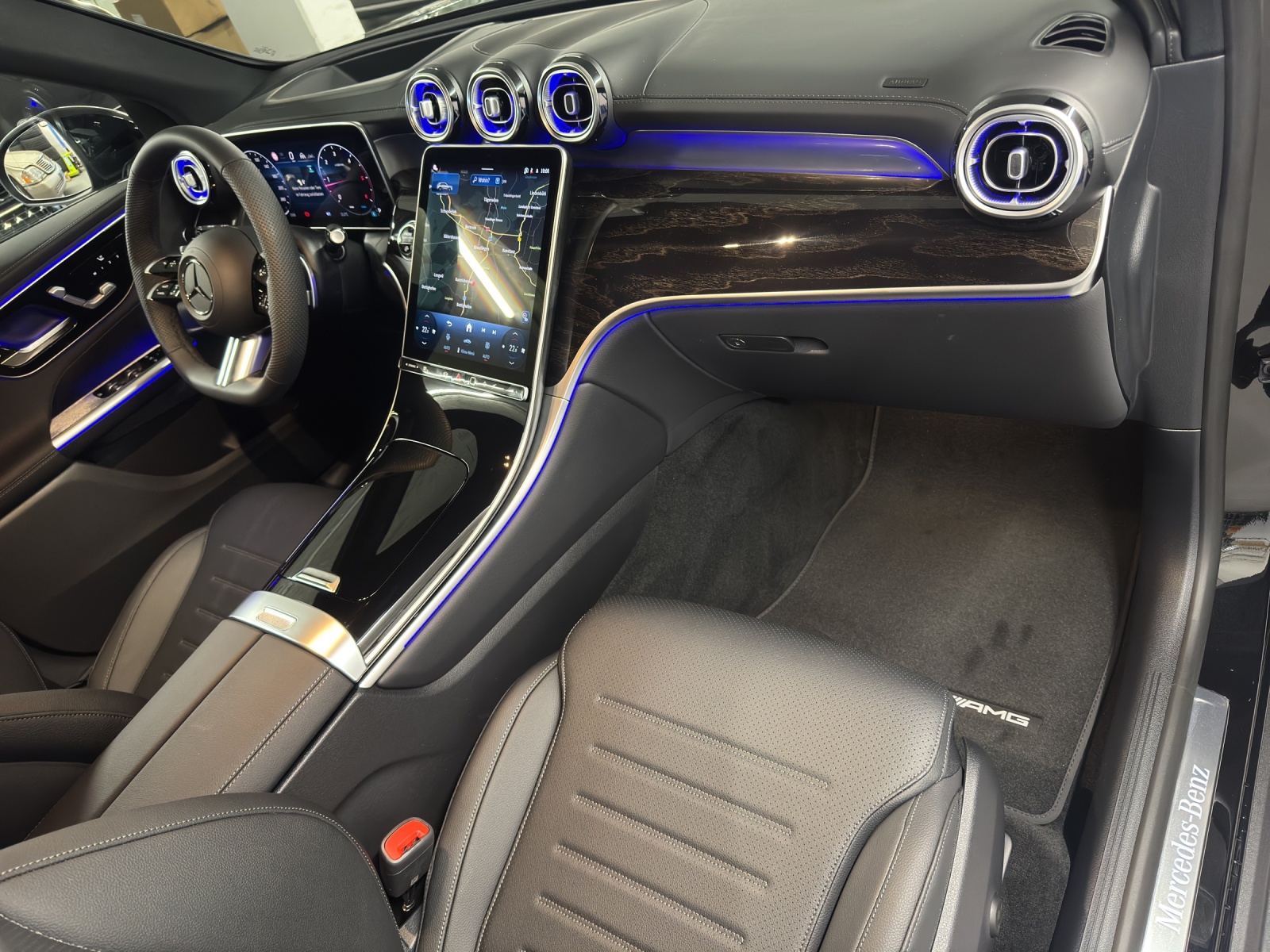 MERCEDES-BENZ GLC 220 d AMG Line 4Matic-image-11