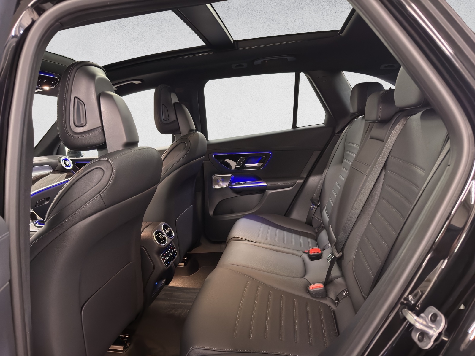 MERCEDES-BENZ GLC 220 d AMG Line 4Matic-image-13