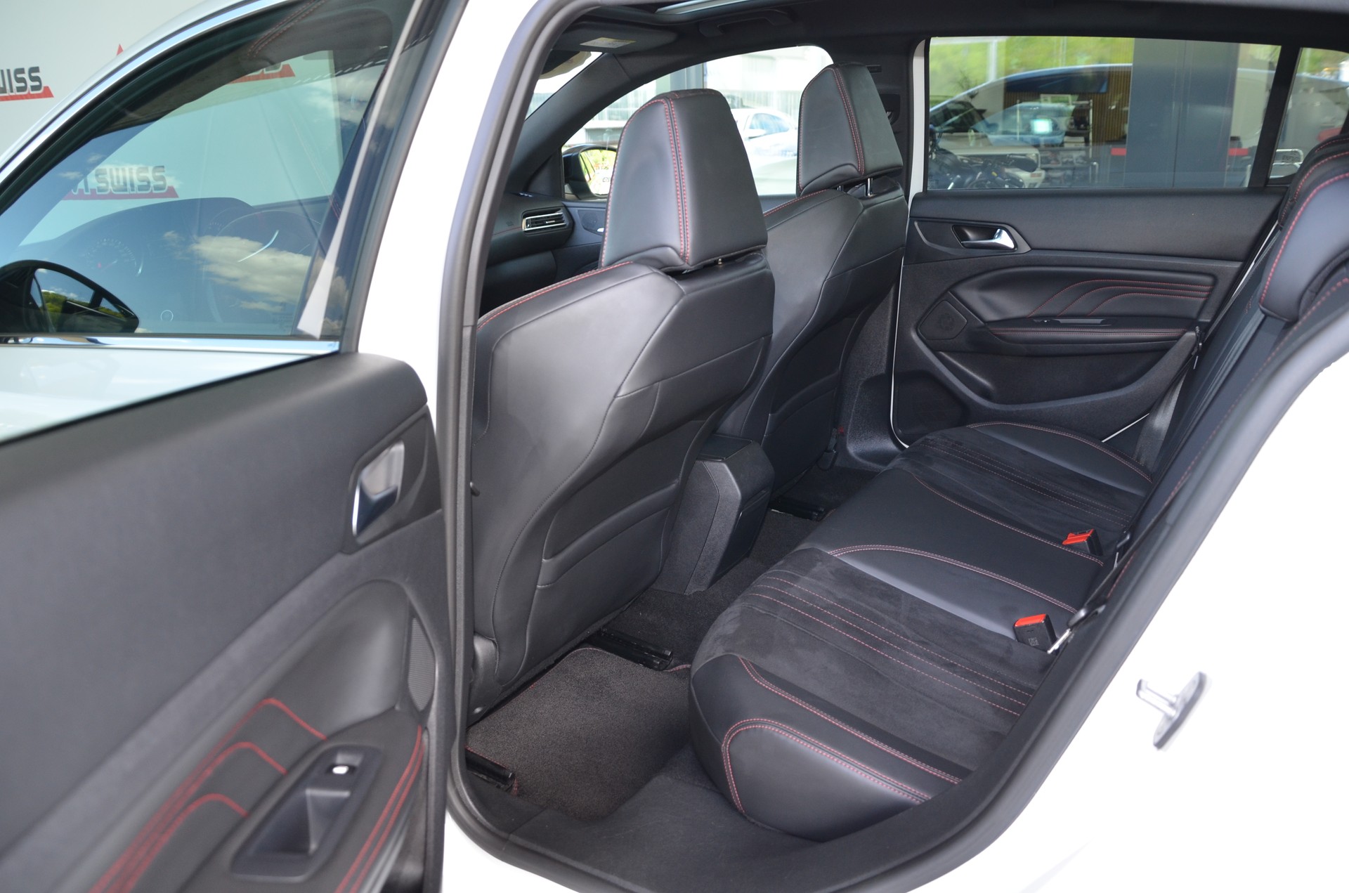 PEUGEOT 308 1.6 GTi*Ab MFK 16.02.2026, 1 Jahr oder 20000km Garantie auf Motor und Getriebe*-image-13
