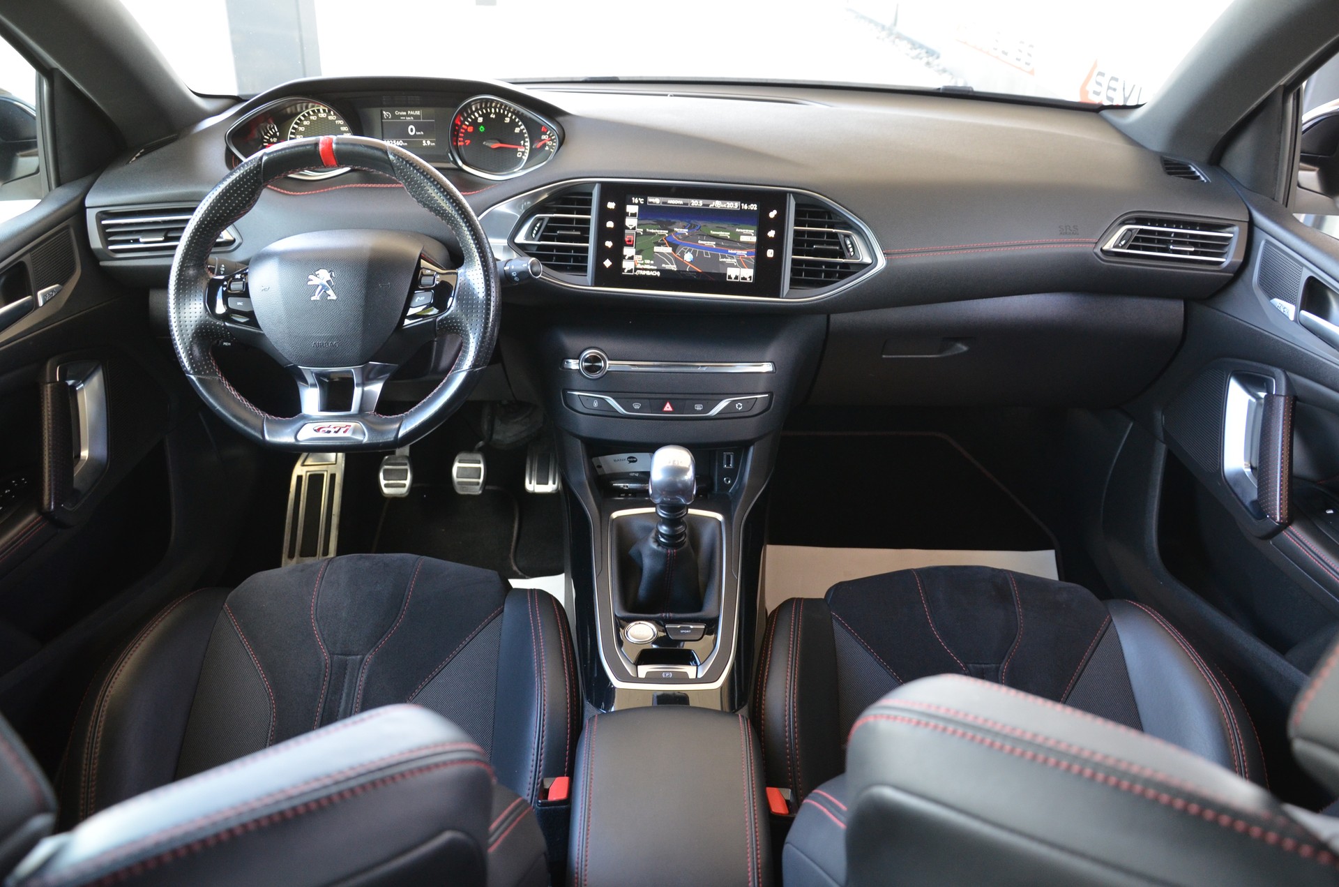 PEUGEOT 308 1.6 GTi*Ab MFK 16.02.2026, 1 Jahr oder 20000km Garantie auf Motor und Getriebe*-image-10