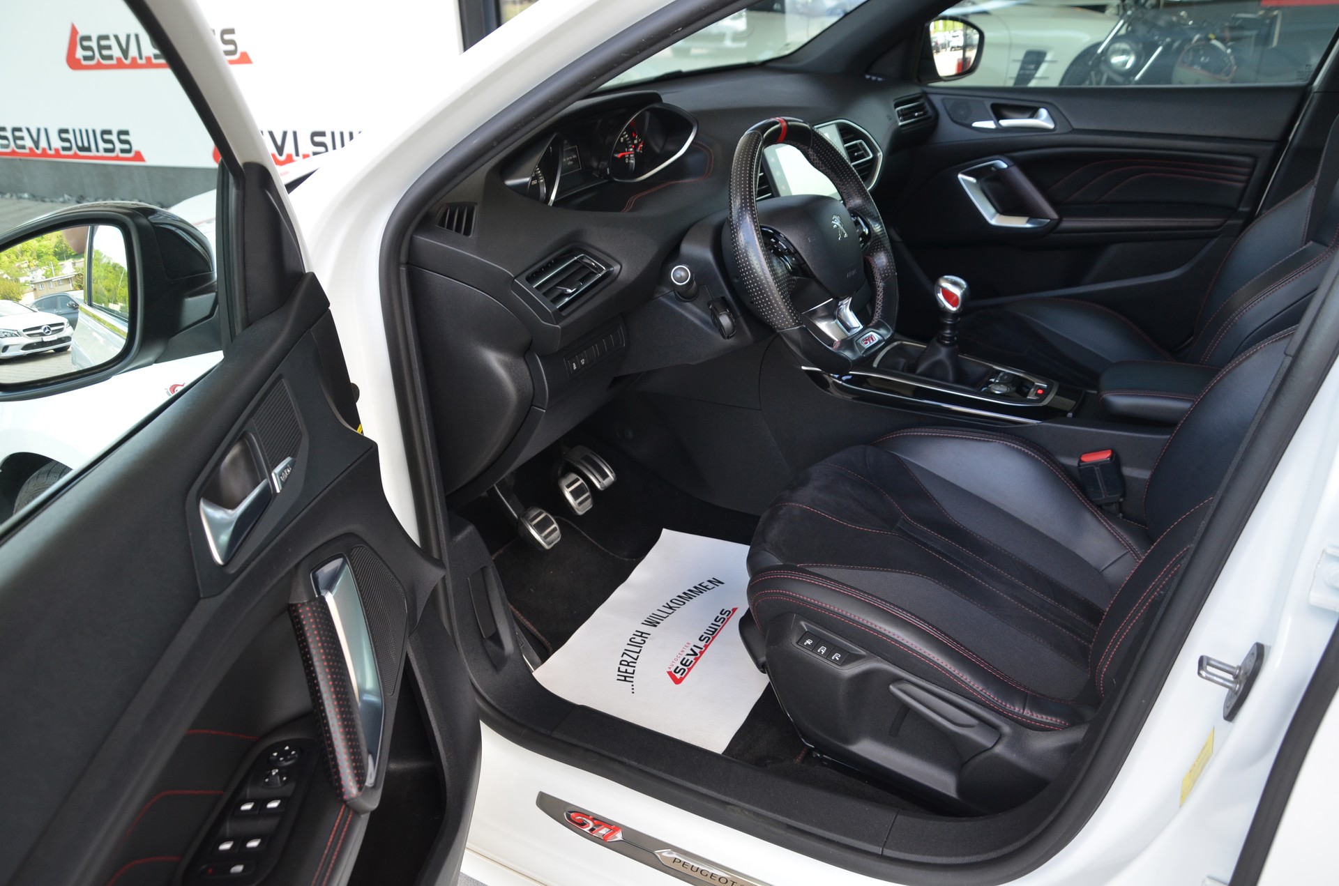 PEUGEOT 308 1.6 GTi*Ab MFK 16.02.2026, 1 Jahr oder 20000km Garantie auf Motor und Getriebe*-image-9