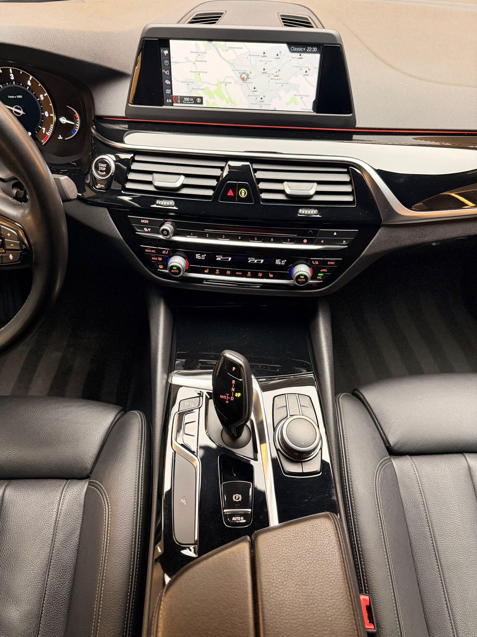 BMW 530i xDrive-image-14