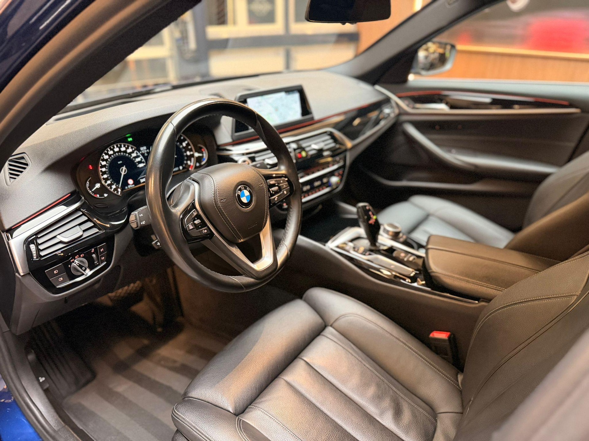 BMW 530i xDrive-image-15