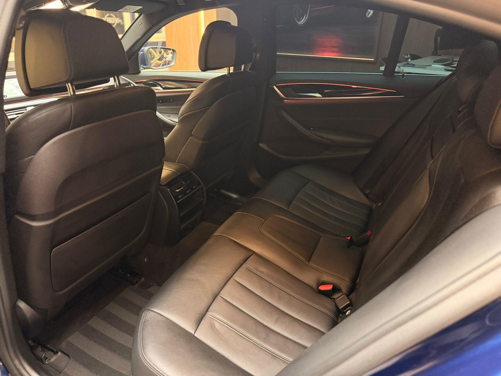 BMW 530i xDrive-image-18