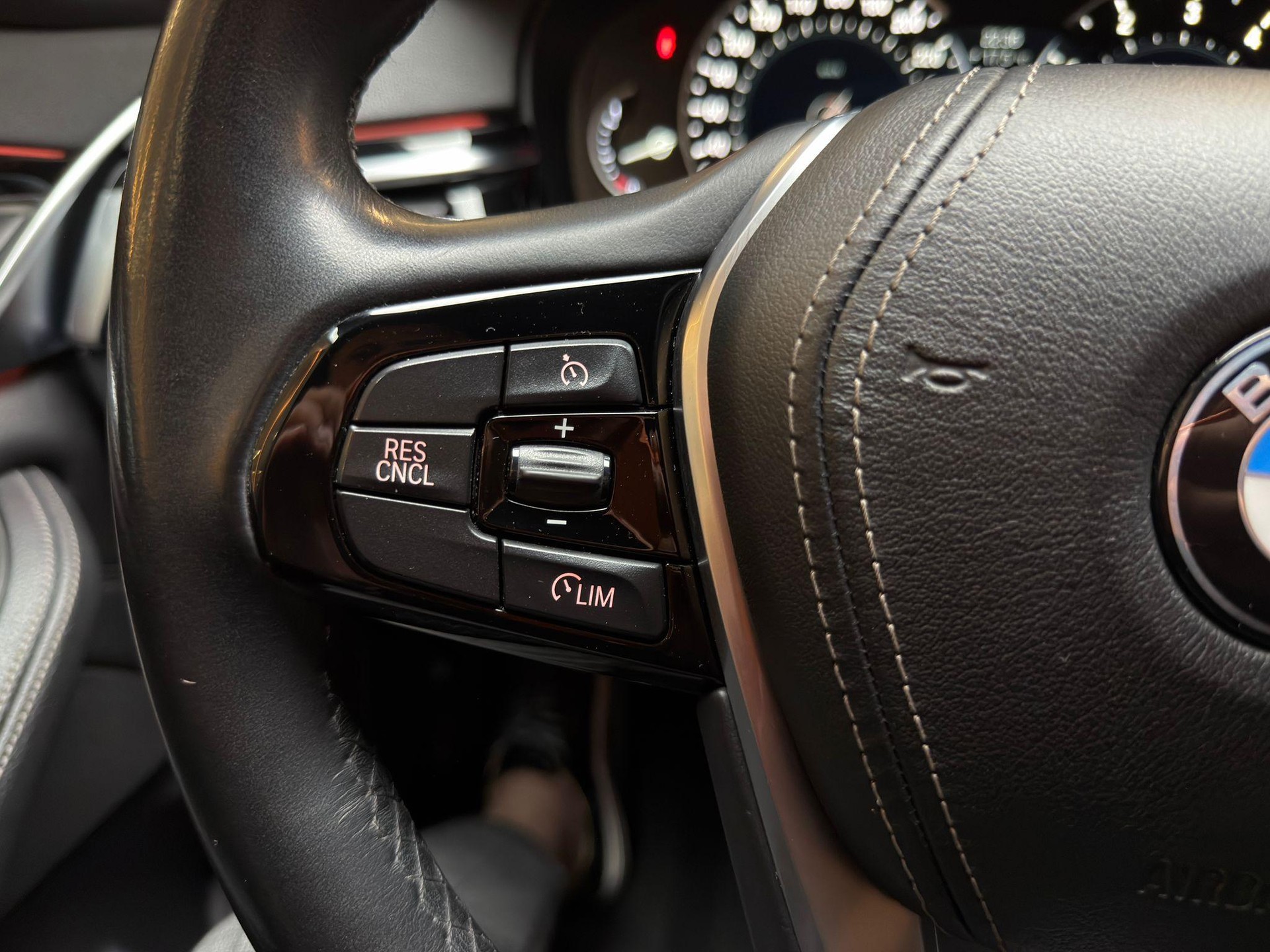BMW 530i xDrive-image-24