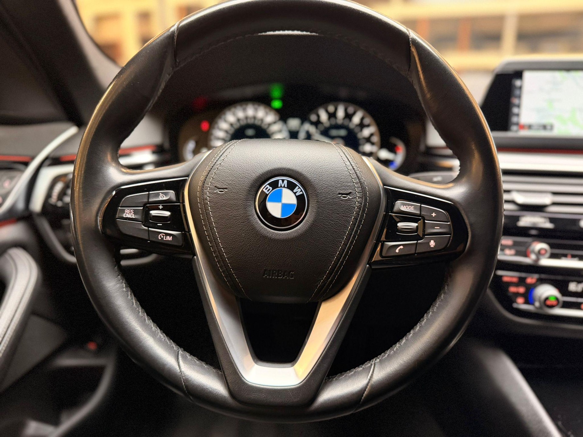 BMW 530i xDrive-image-13