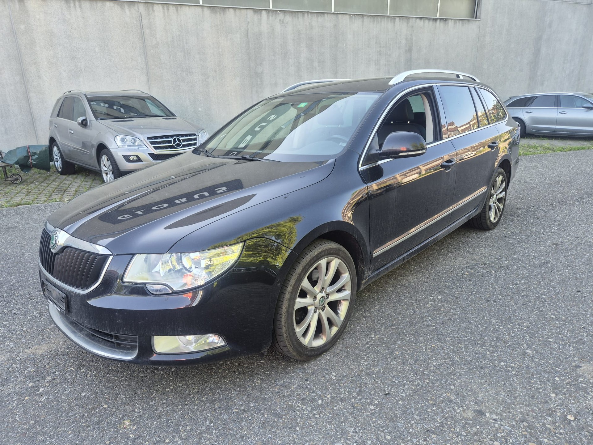 SKODA Superb Combi 2.0 TDi Elegance 4x4 DSG-image-1