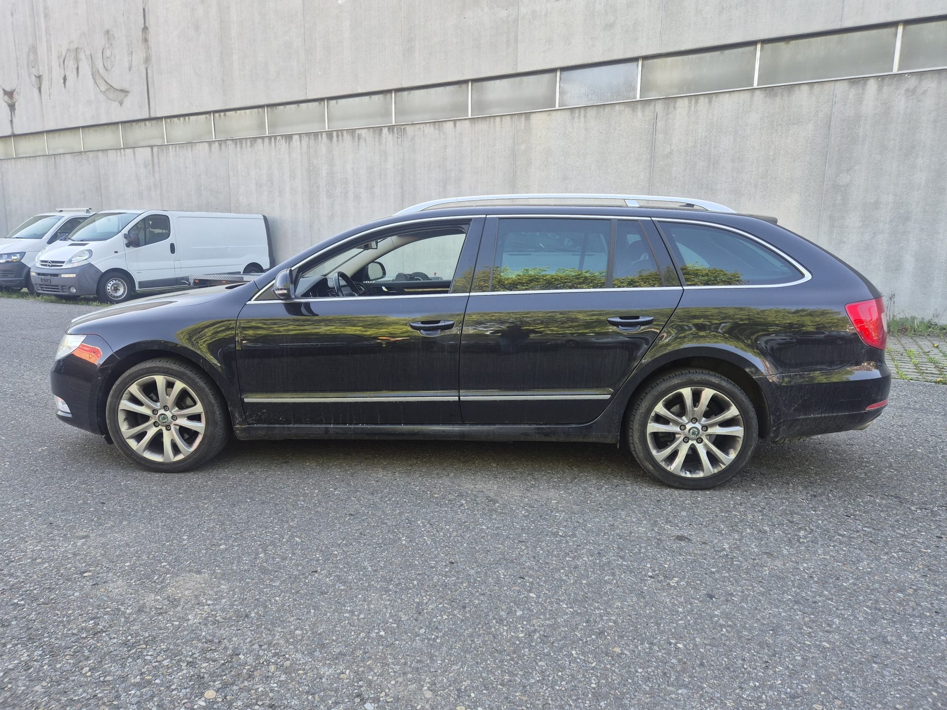 SKODA Superb Combi 2.0 TDi Elegance 4x4 DSG-image-4