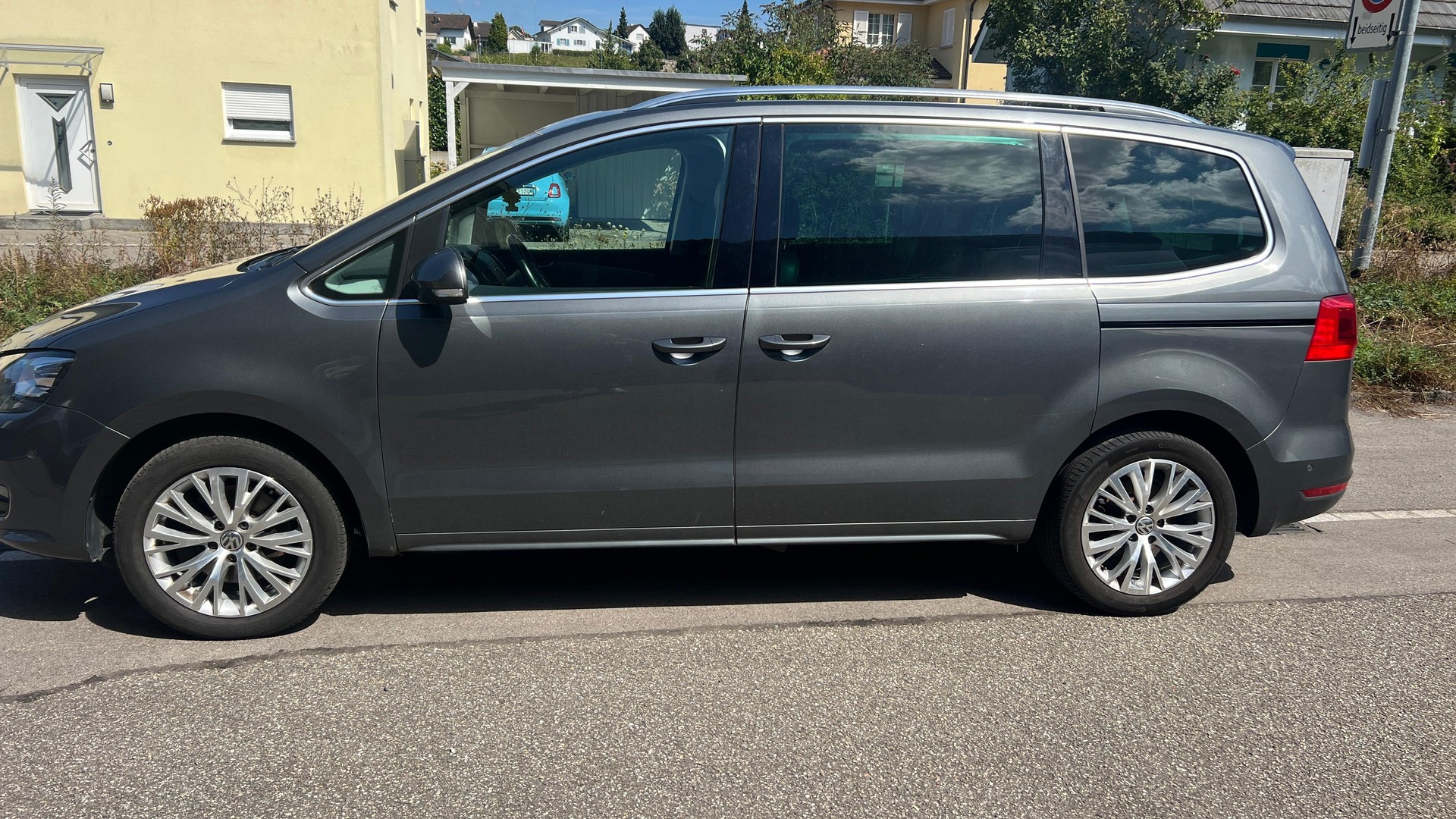 VW Sharan 2.0 TDI BlueMotion Technology Design DSG-image-1