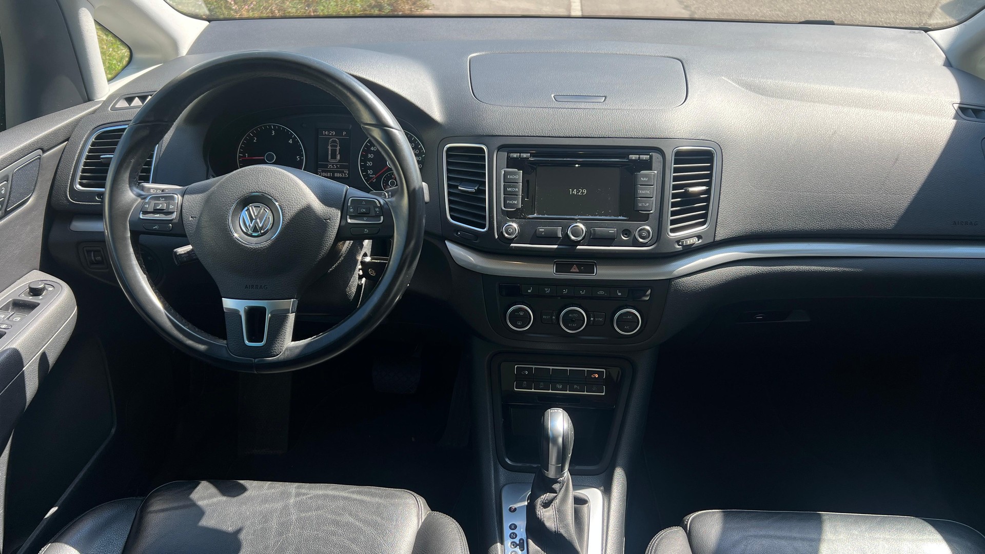 VW Sharan 2.0 TDI BlueMotion Technology Design DSG-image-5