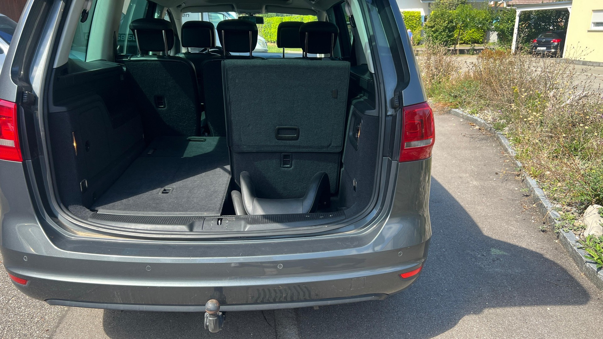 VW Sharan 2.0 TDI BlueMotion Technology Design DSG-image-2